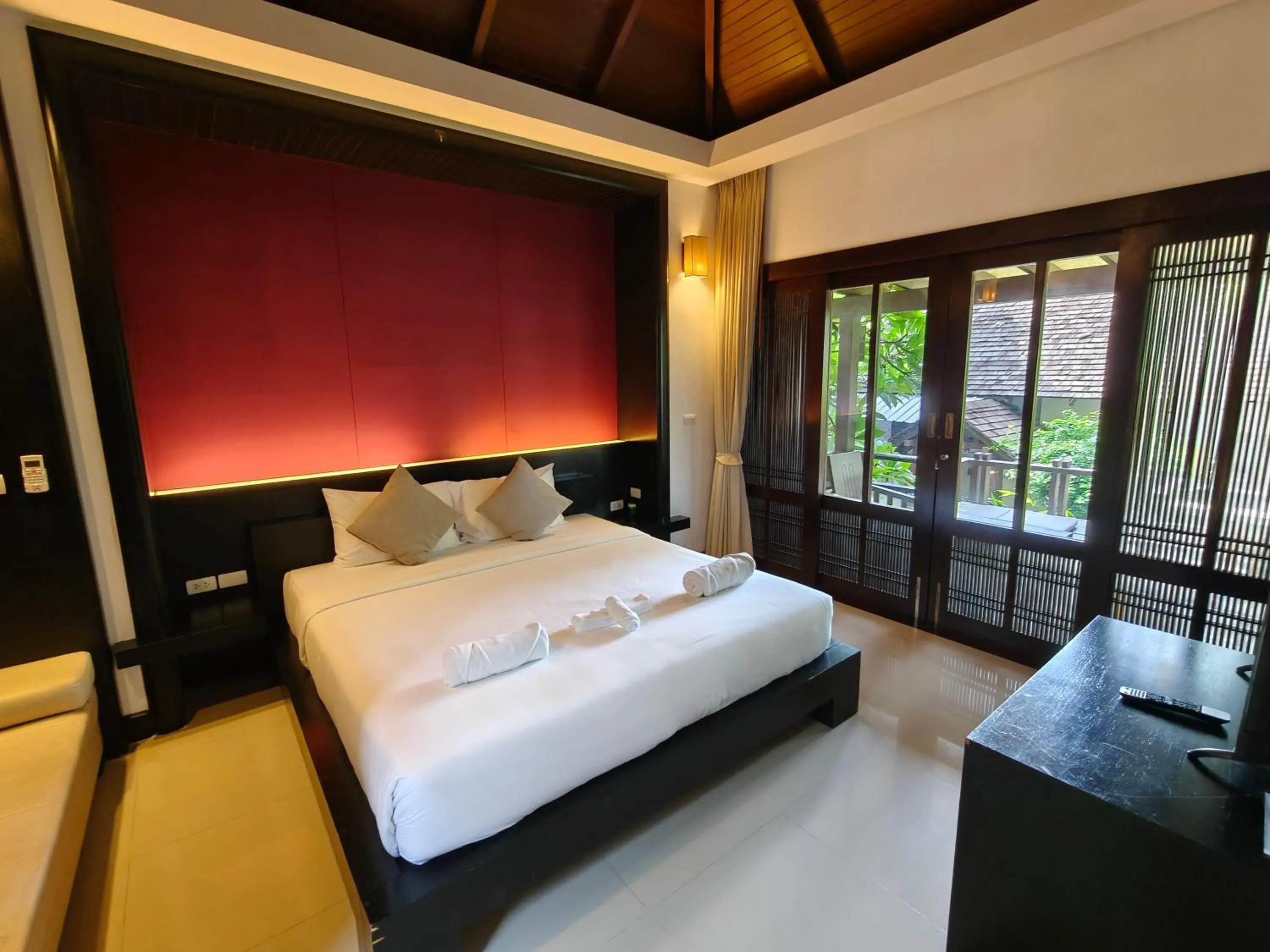 Bed in Bhundhari Resort & Villas Samui