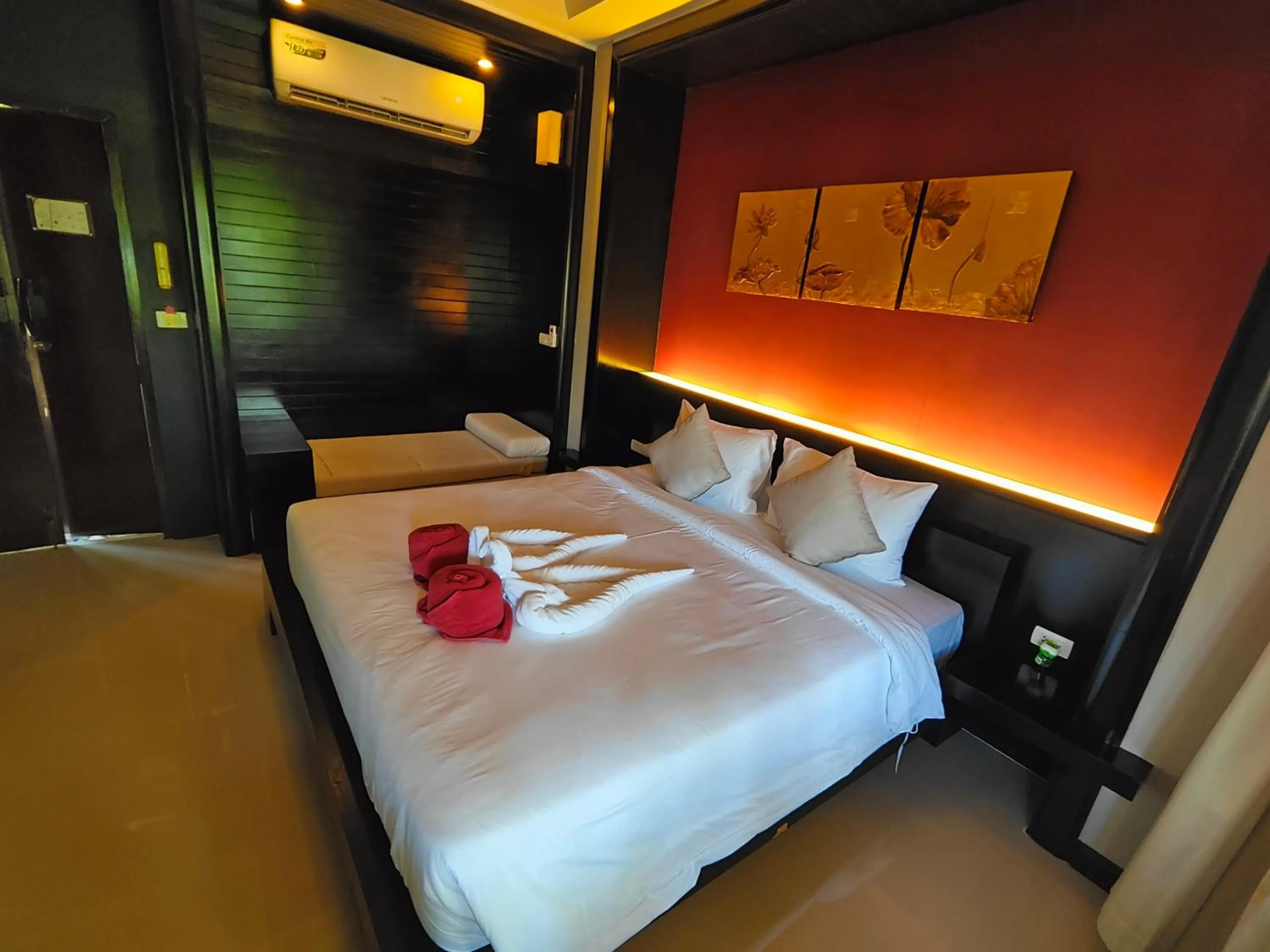 Bed in Bhundhari Resort & Villas Samui