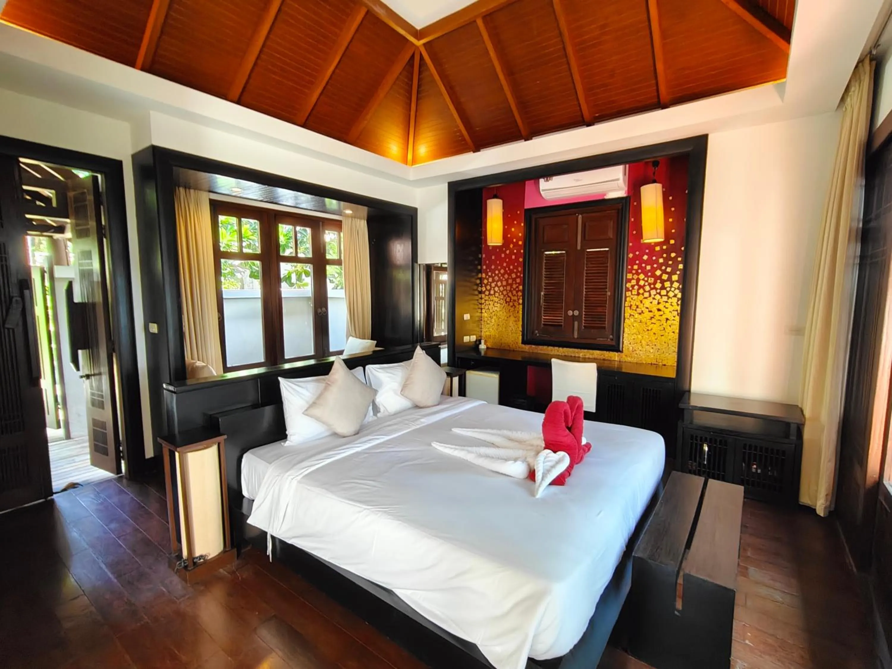 Bed in Bhundhari Resort & Villas Samui