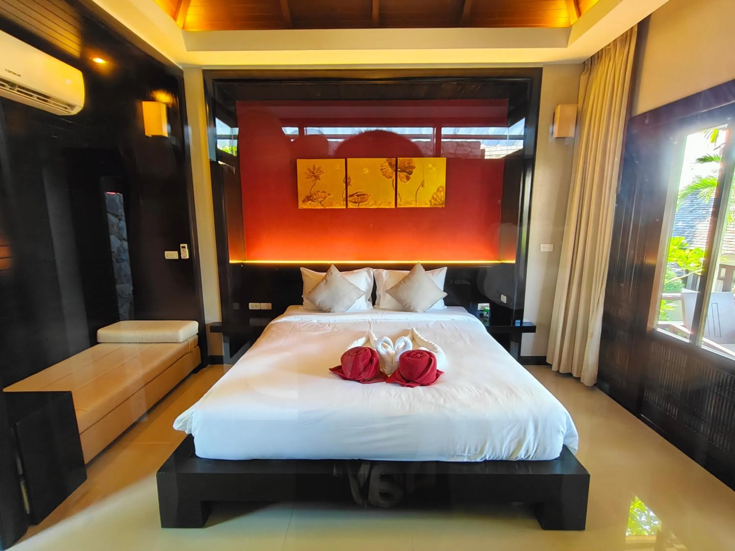 Bed in Bhundhari Resort & Villas Samui