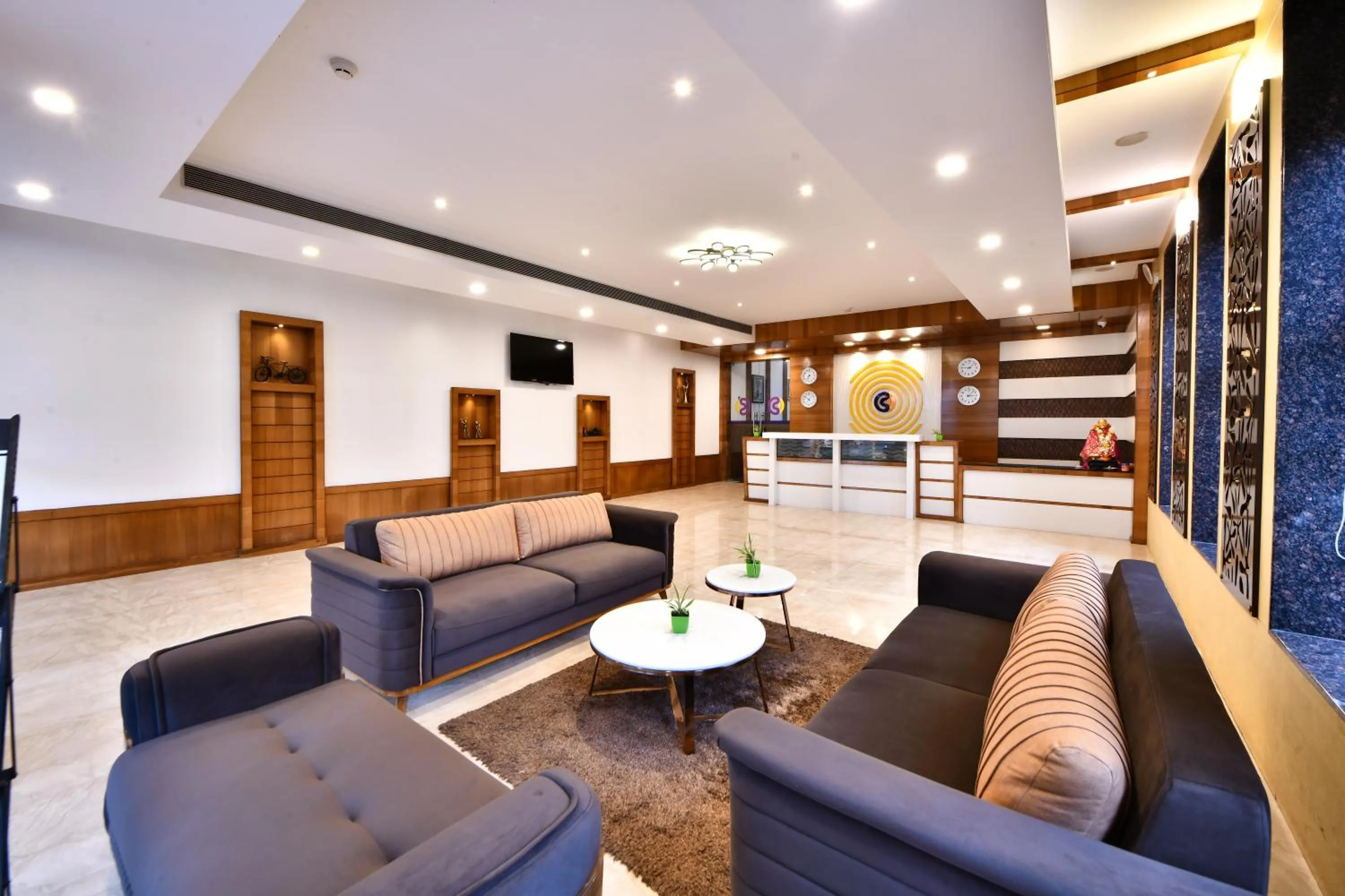 Lobby or reception in Click Hotel Sagar Plaza Chakan, Pune