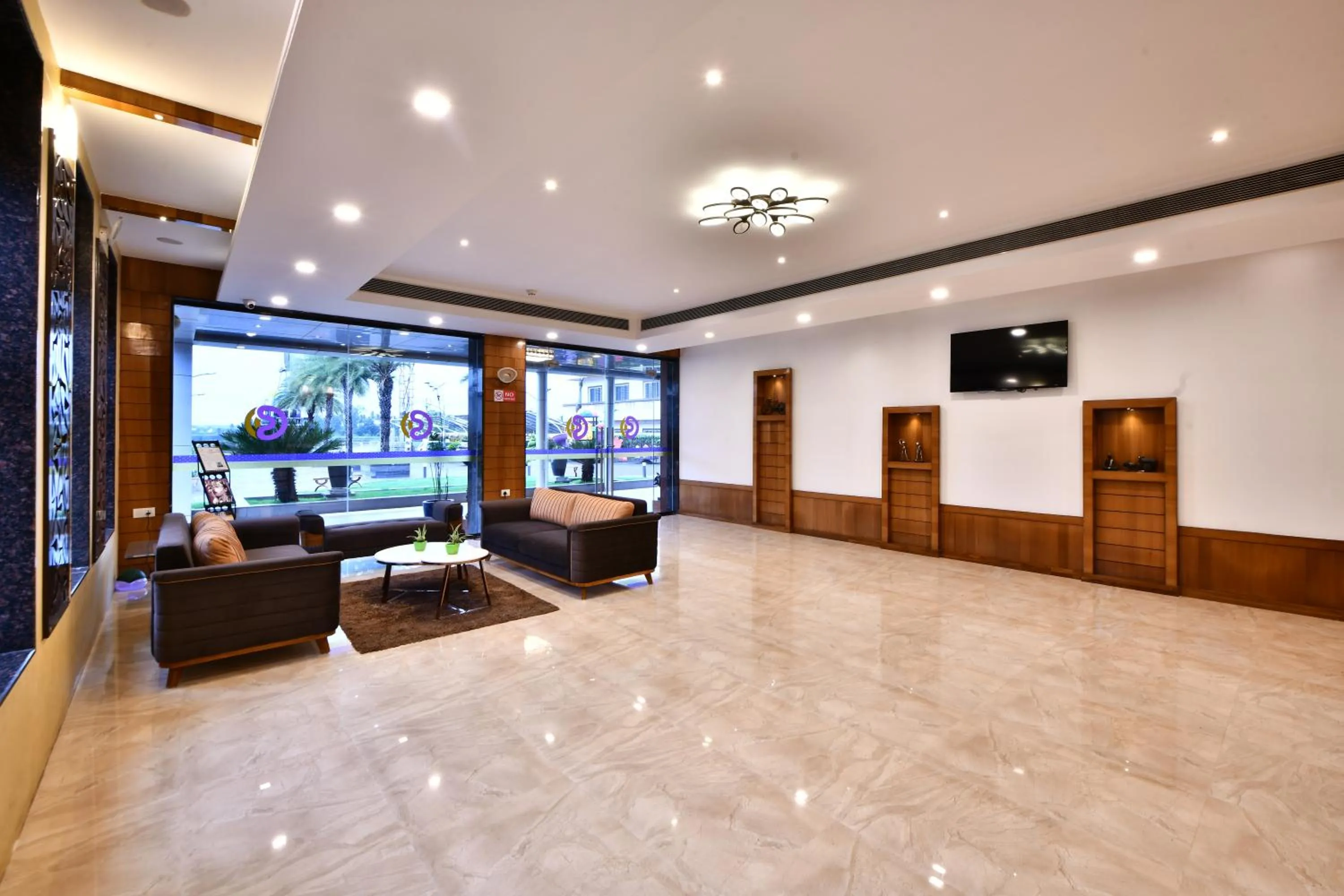 Lobby or reception in Click Hotel Sagar Plaza Chakan, Pune