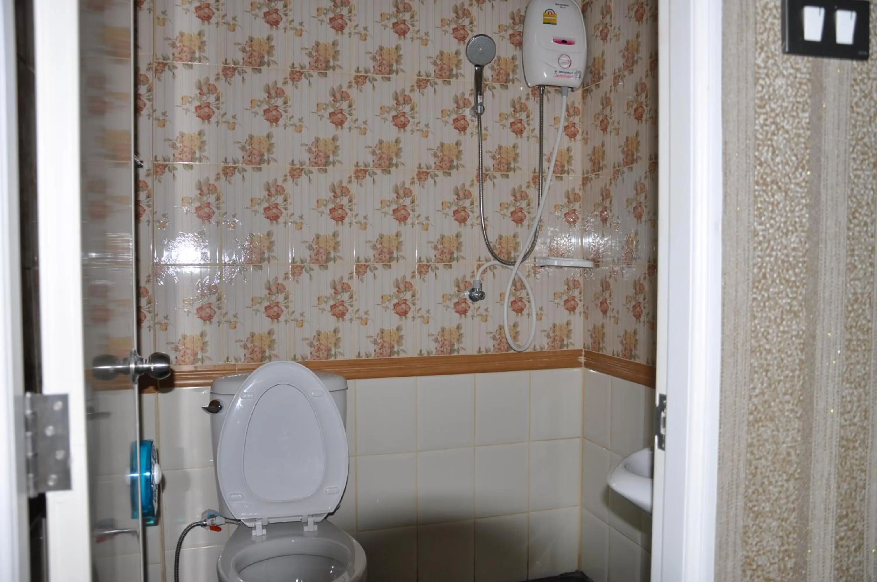 Toilet in Feel Good Resort