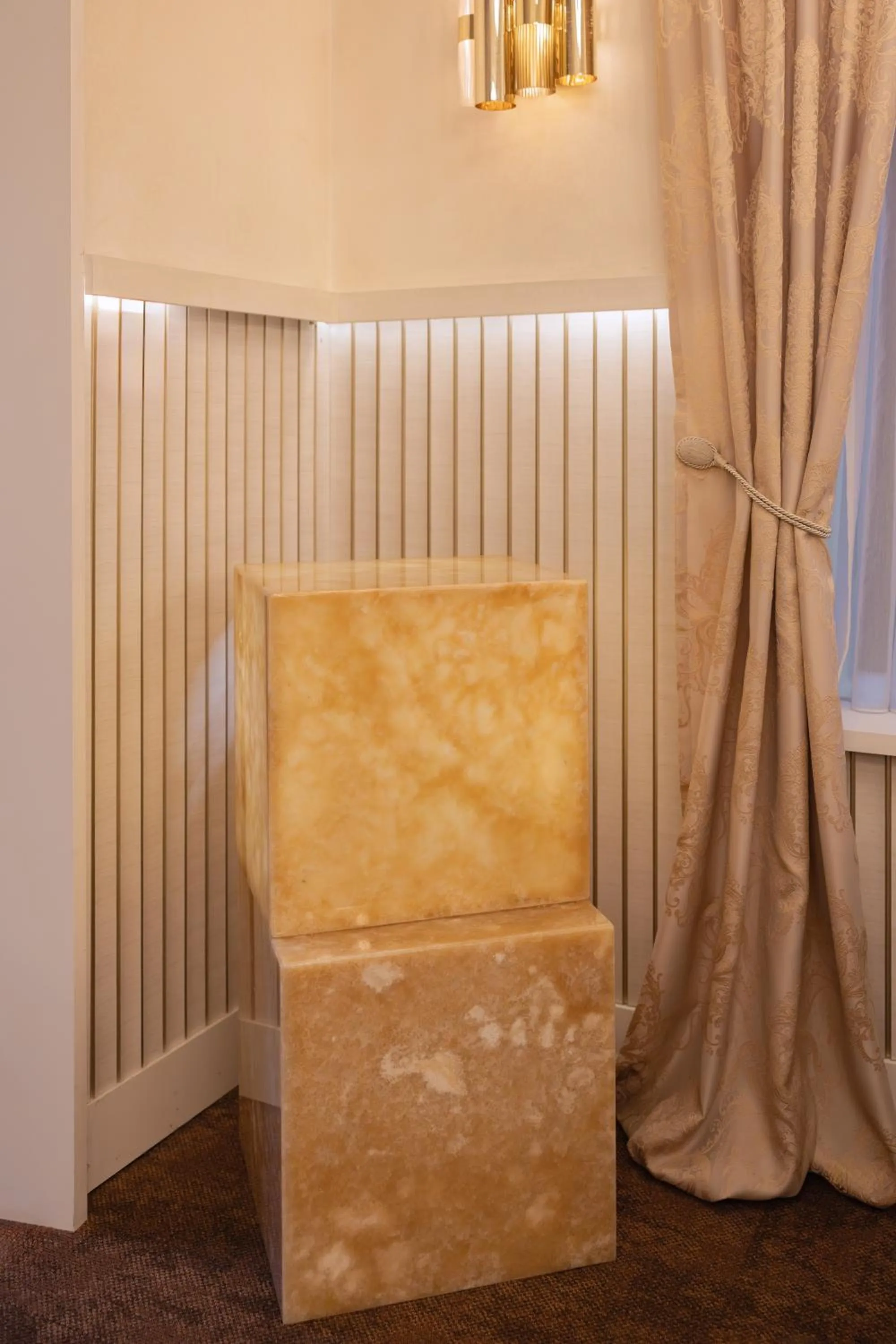 Restaurant/places to eat in Apeiro City Avant-garde Hotel