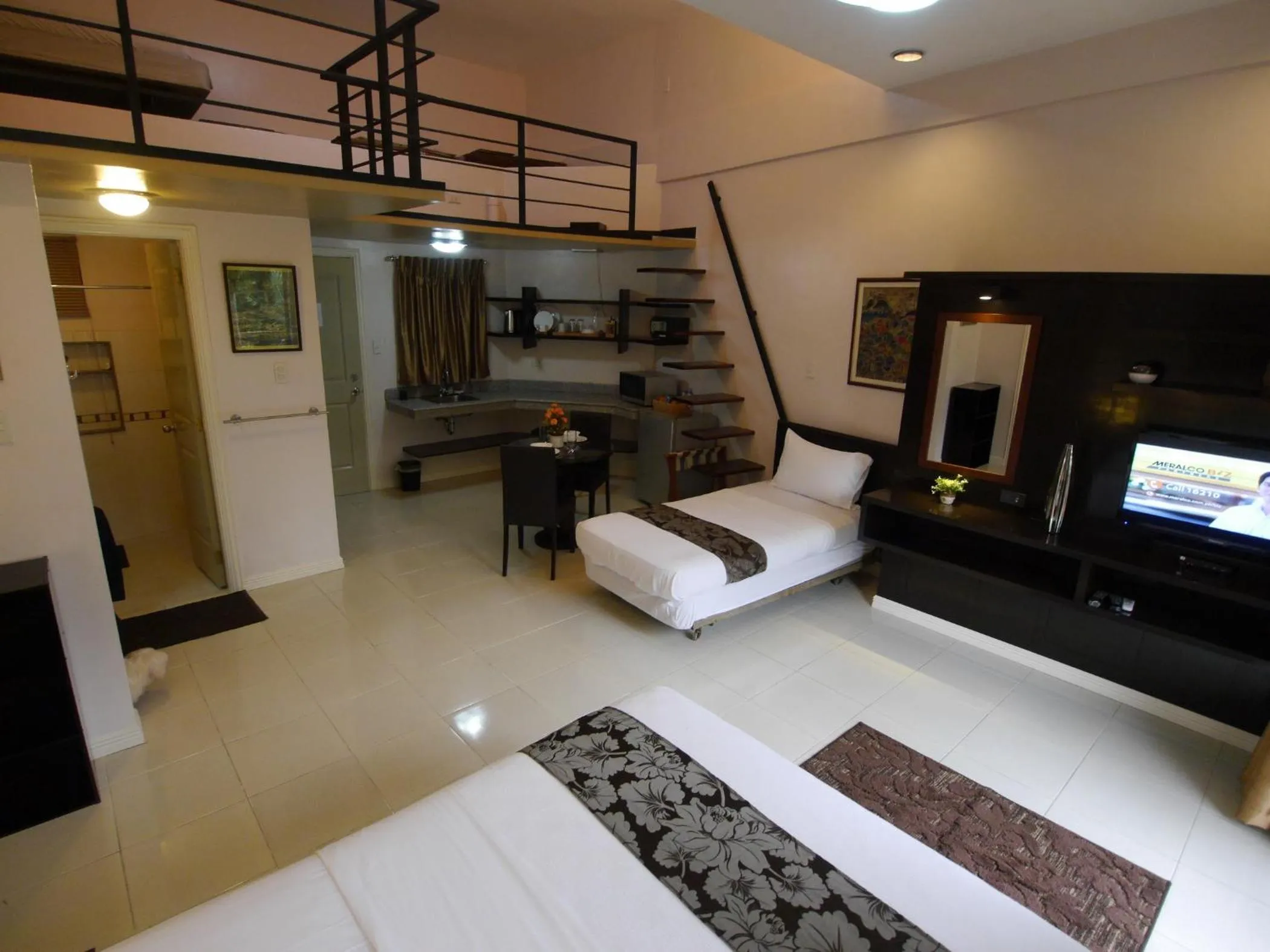 Photo of the whole room, Bed in New Manila Suites