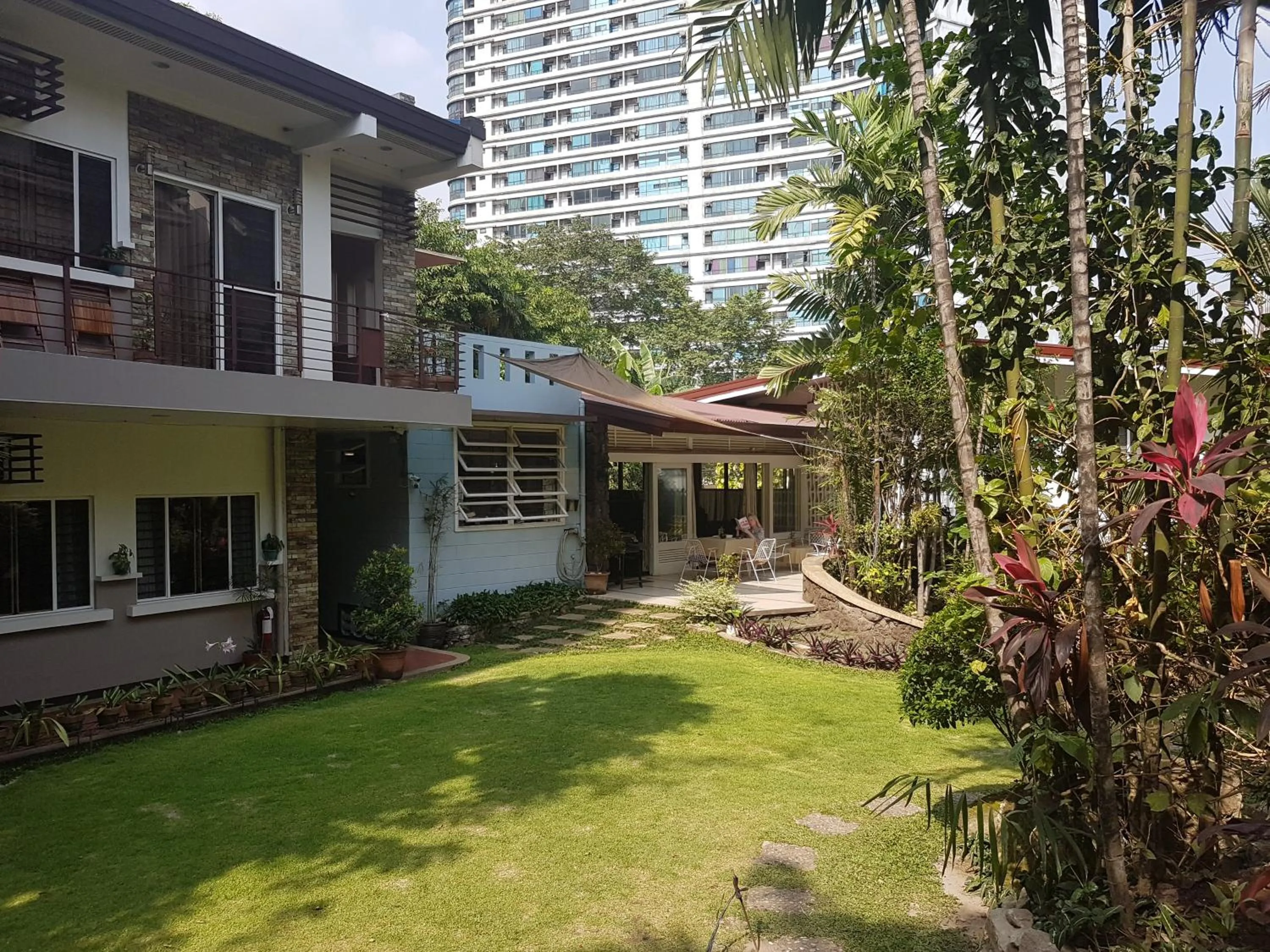 BBQ facilities in New Manila Suites