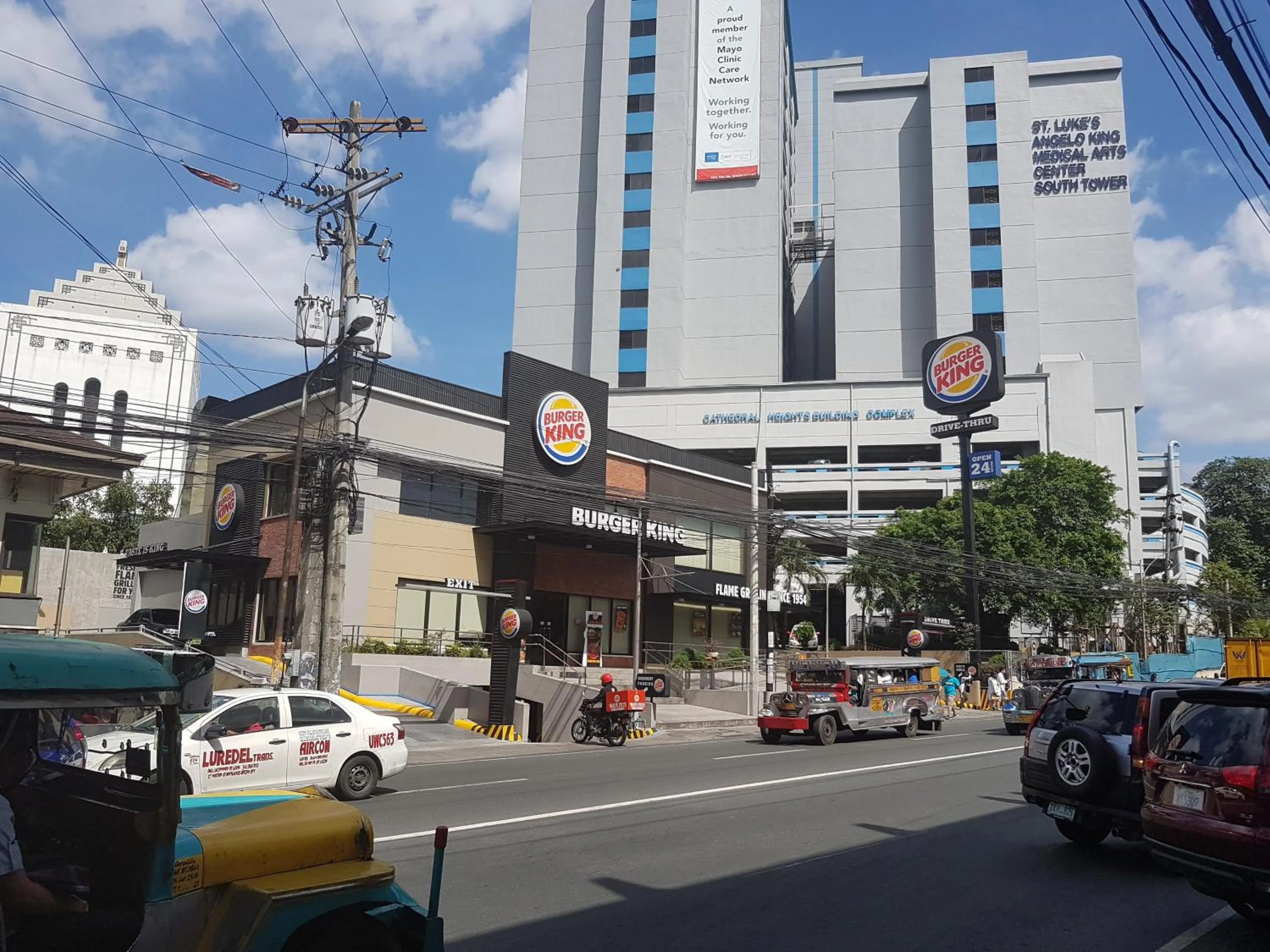 Restaurant/places to eat in New Manila Suites