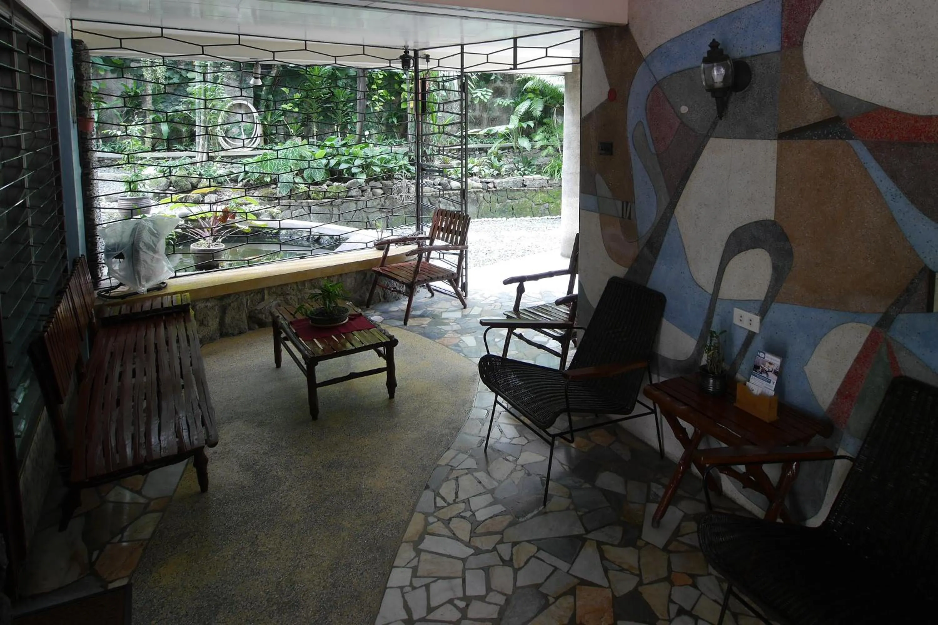 Facade/entrance in New Manila Suites