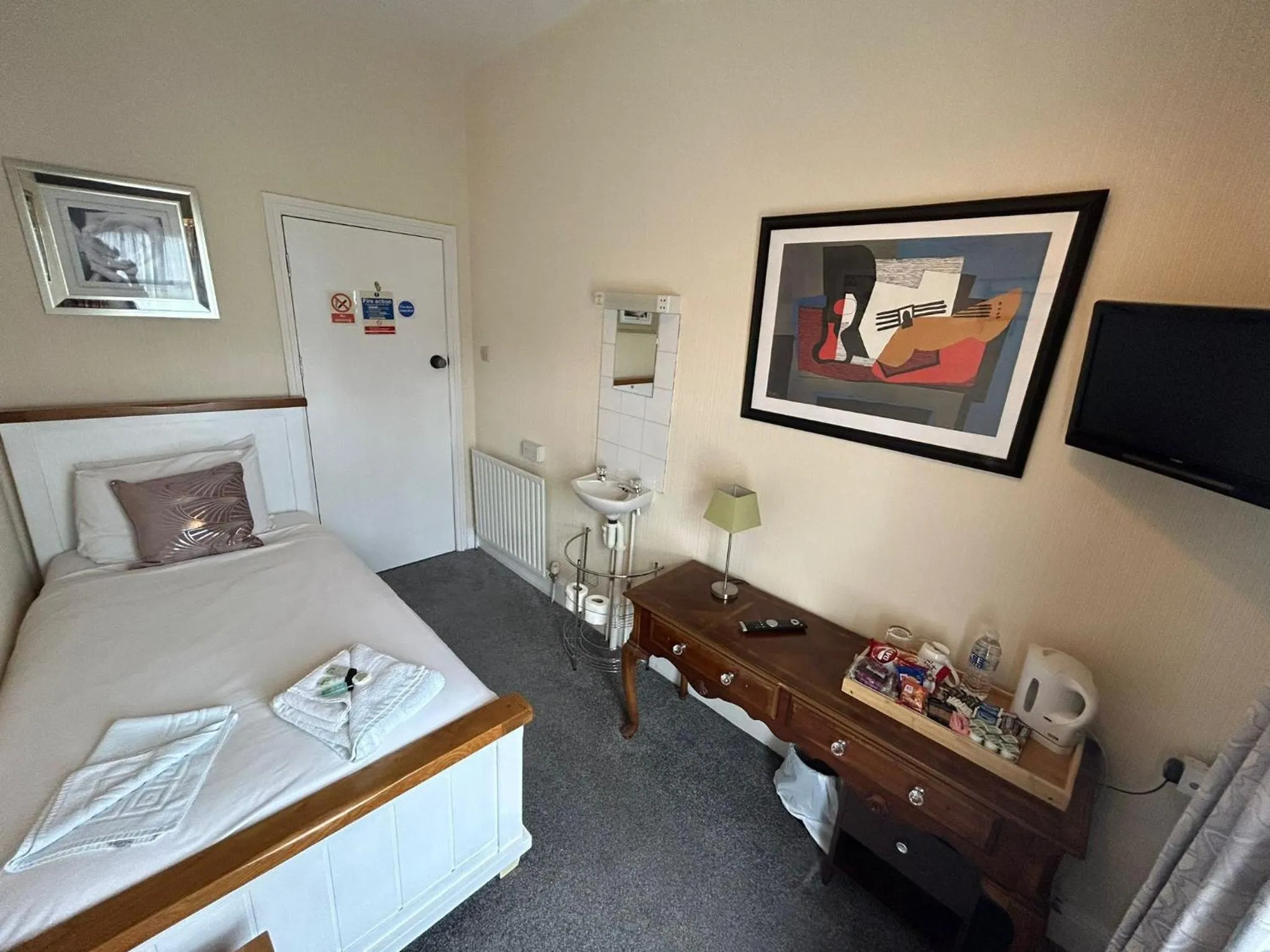 Bedroom, Bed in The Lyndhurst Guest House