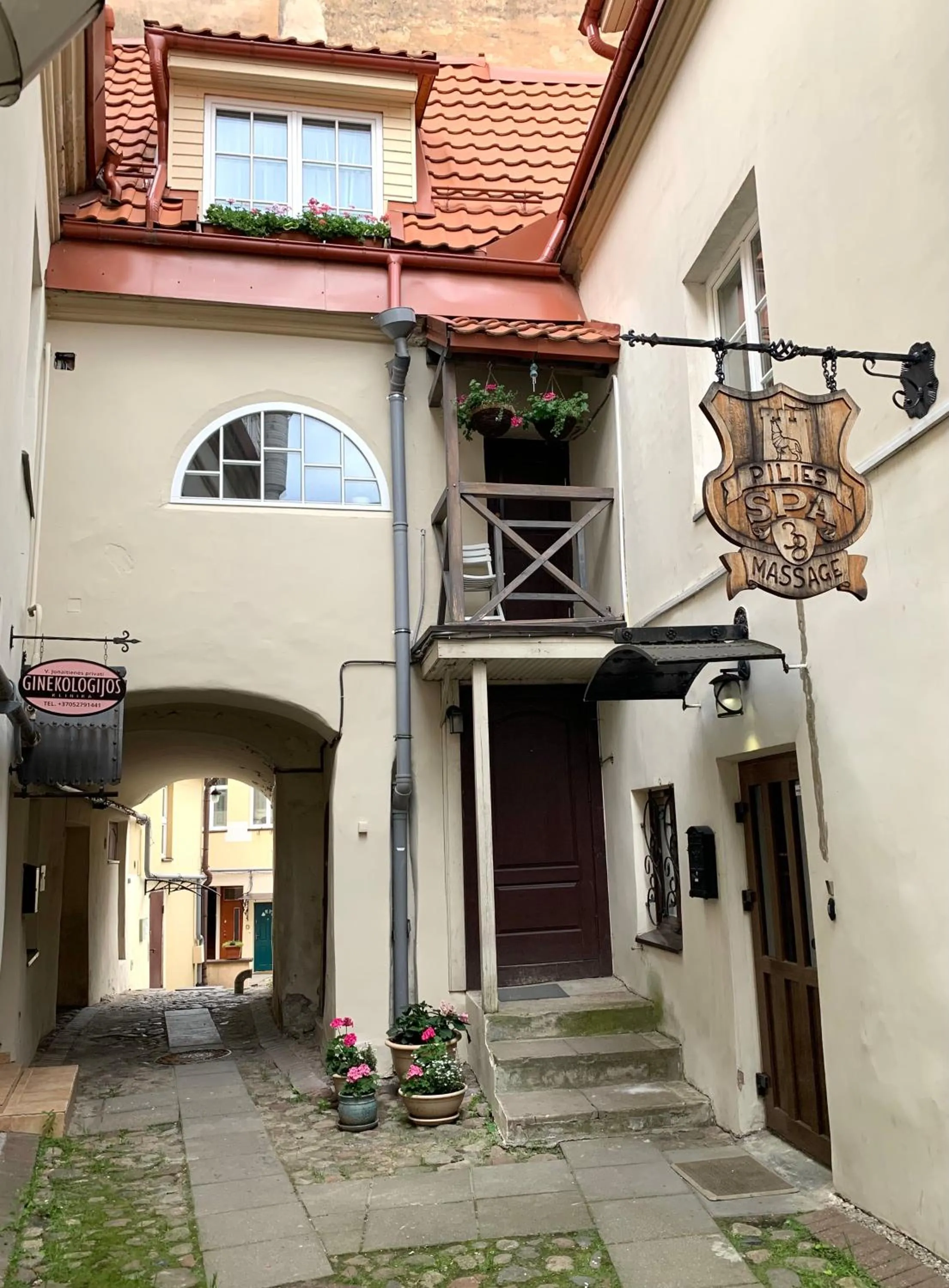 Facade/entrance in Very Vilnius Pilies street