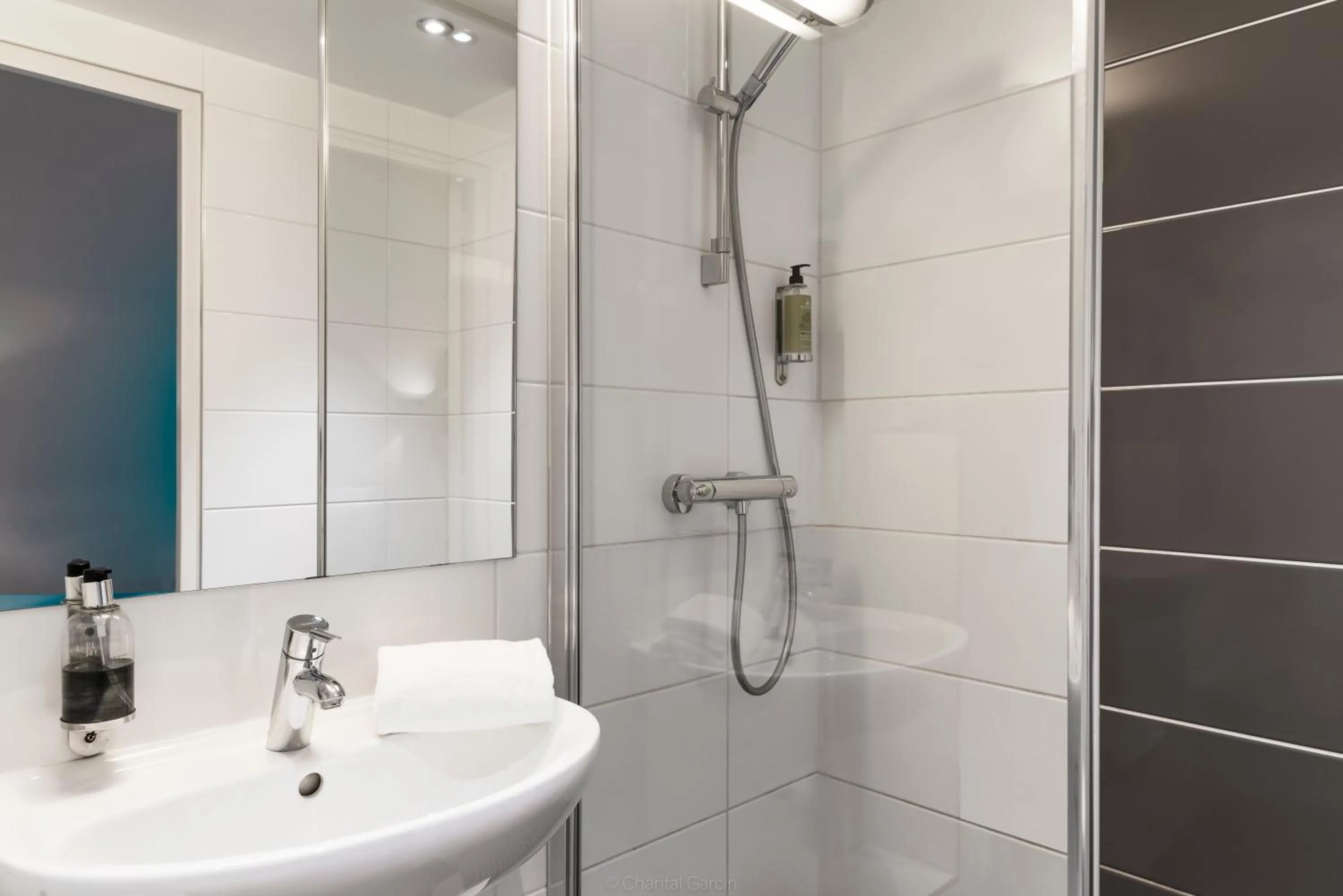 Bathroom in Hôtel Château Tilques