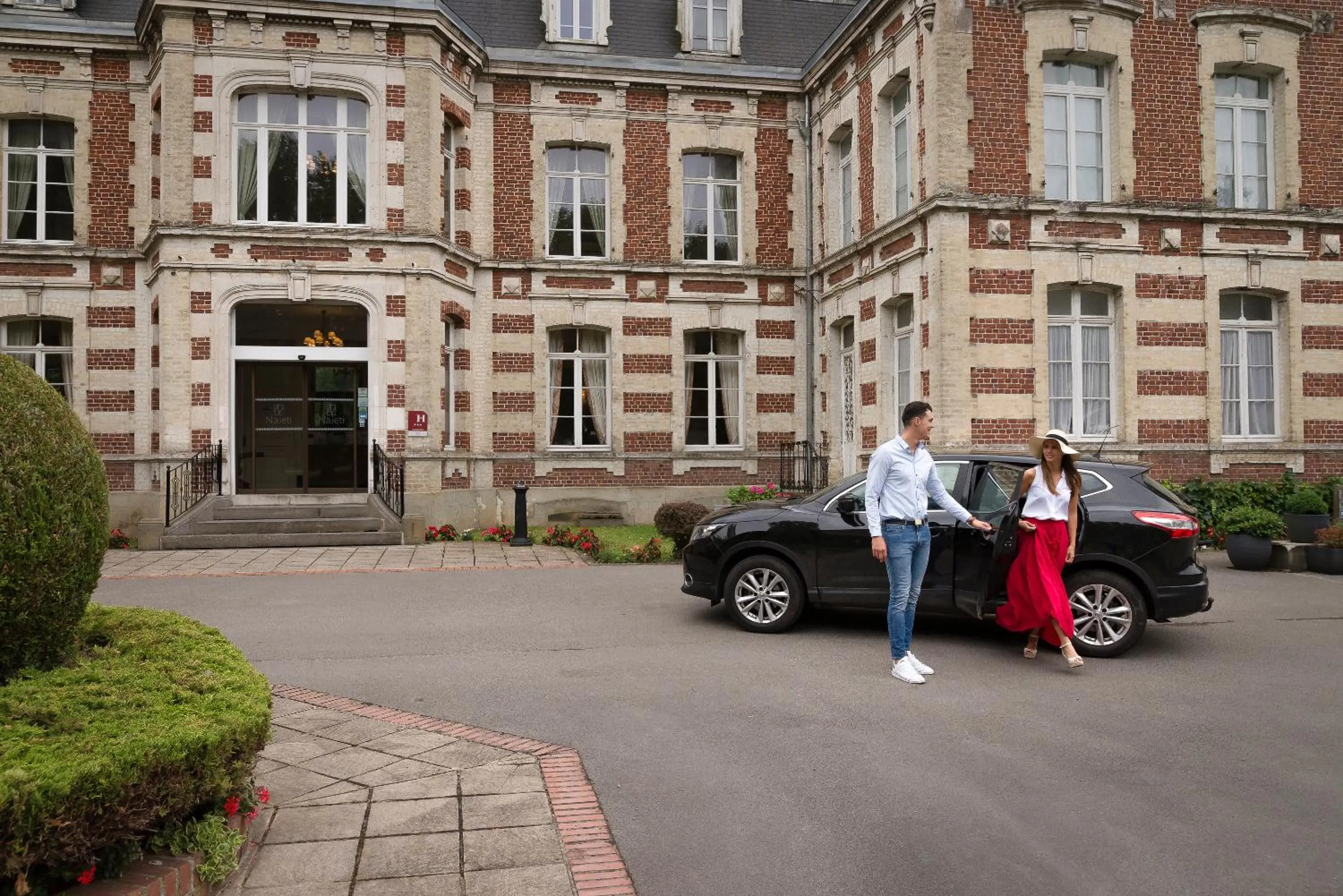 Property building in Hôtel Château Tilques