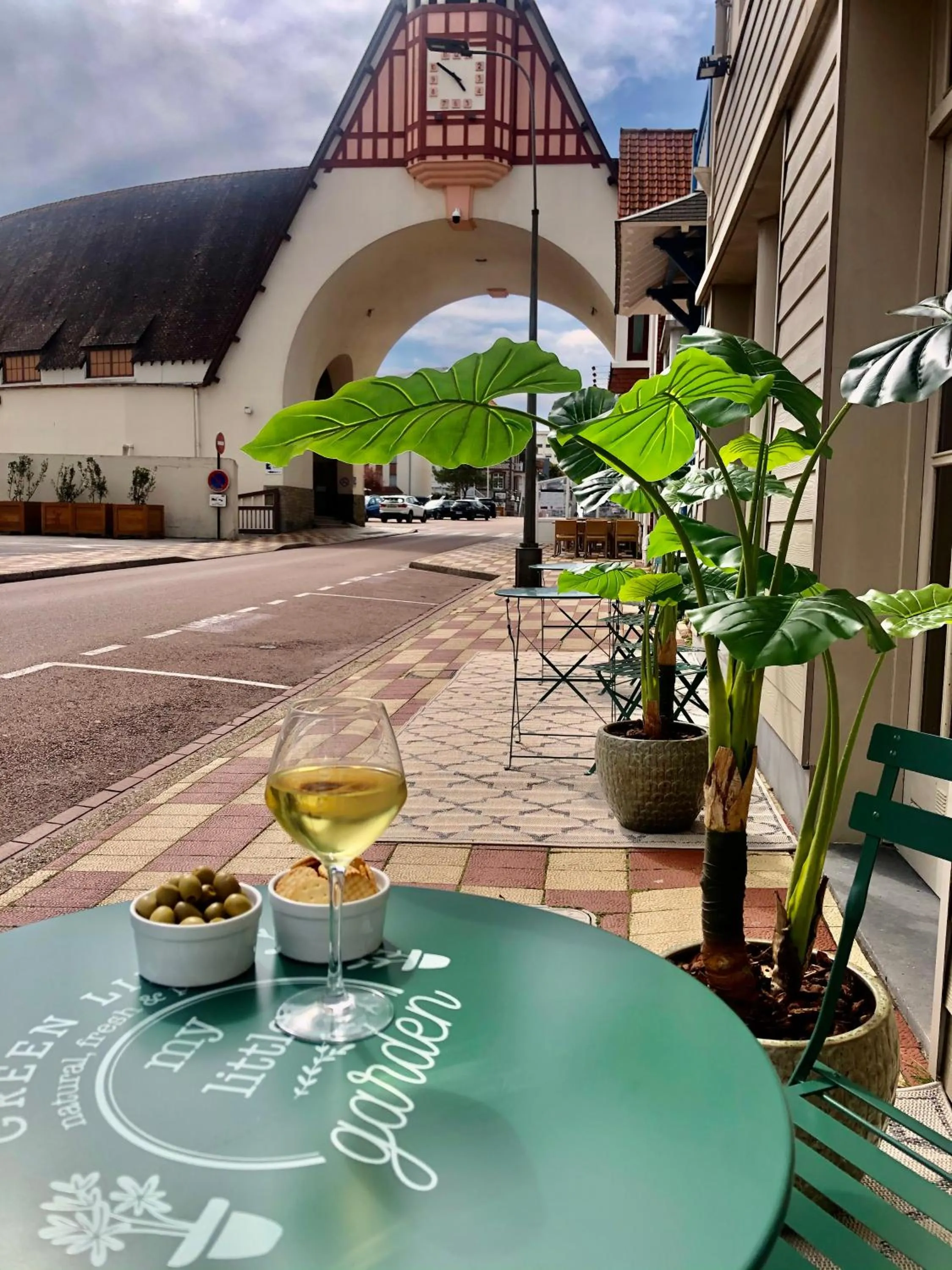 Patio in Be Cottage Hotel