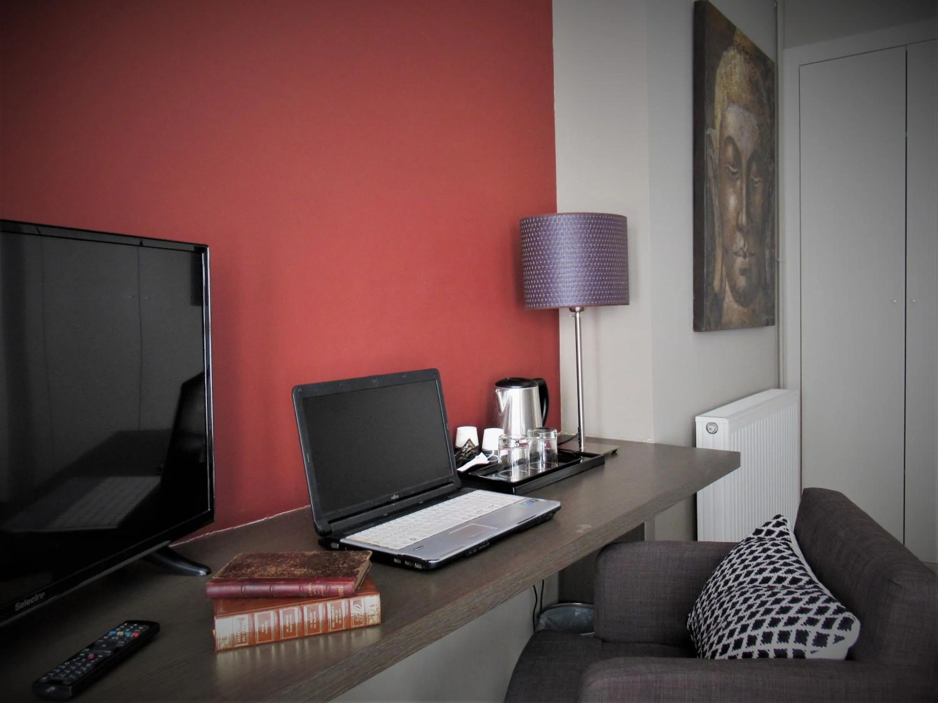 TV and multimedia in Be Cottage Hotel