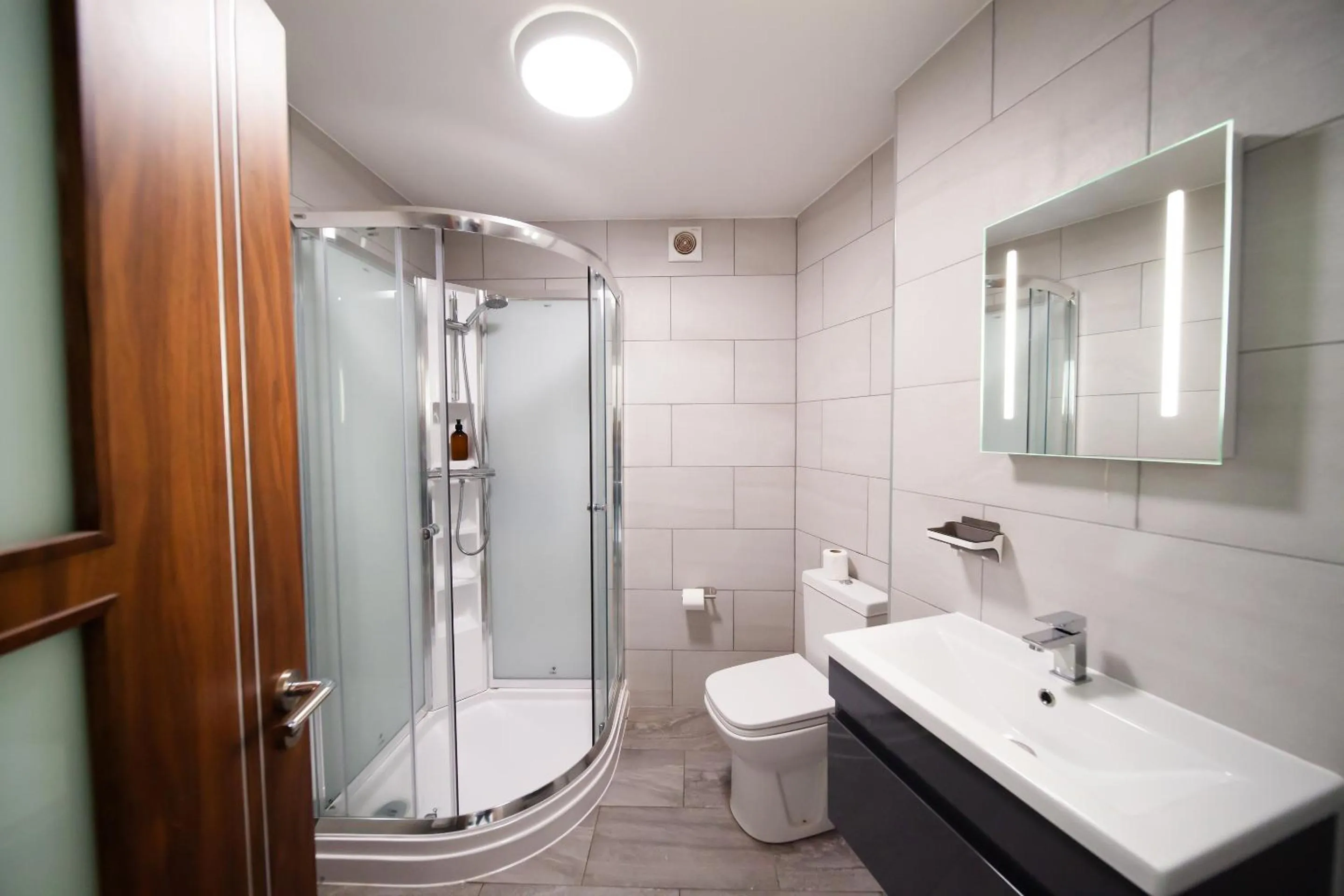 Bathroom in OYO The Arch, Wembly Stadium