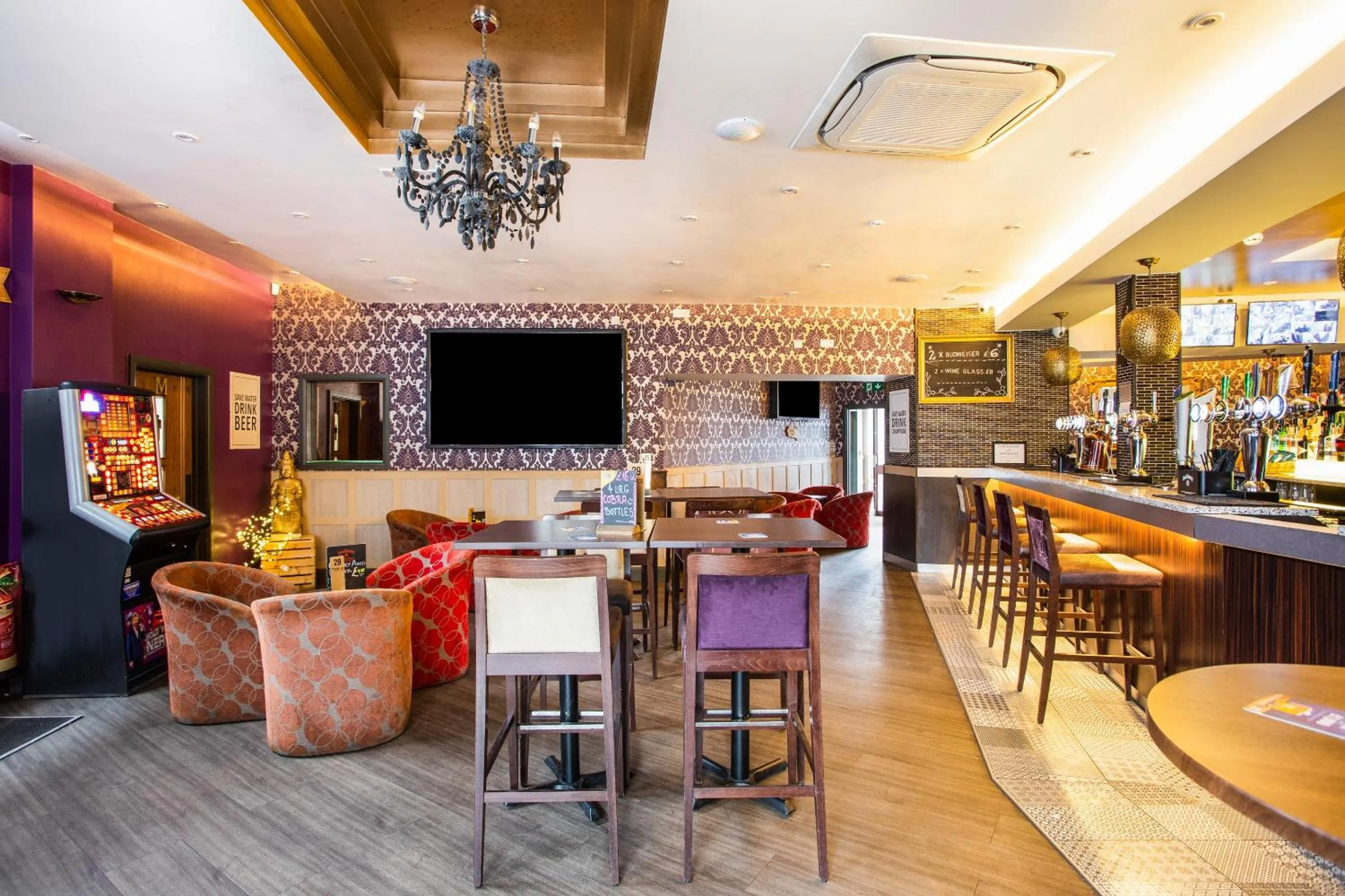 Restaurant/places to eat in OYO The Arch, Wembly Stadium