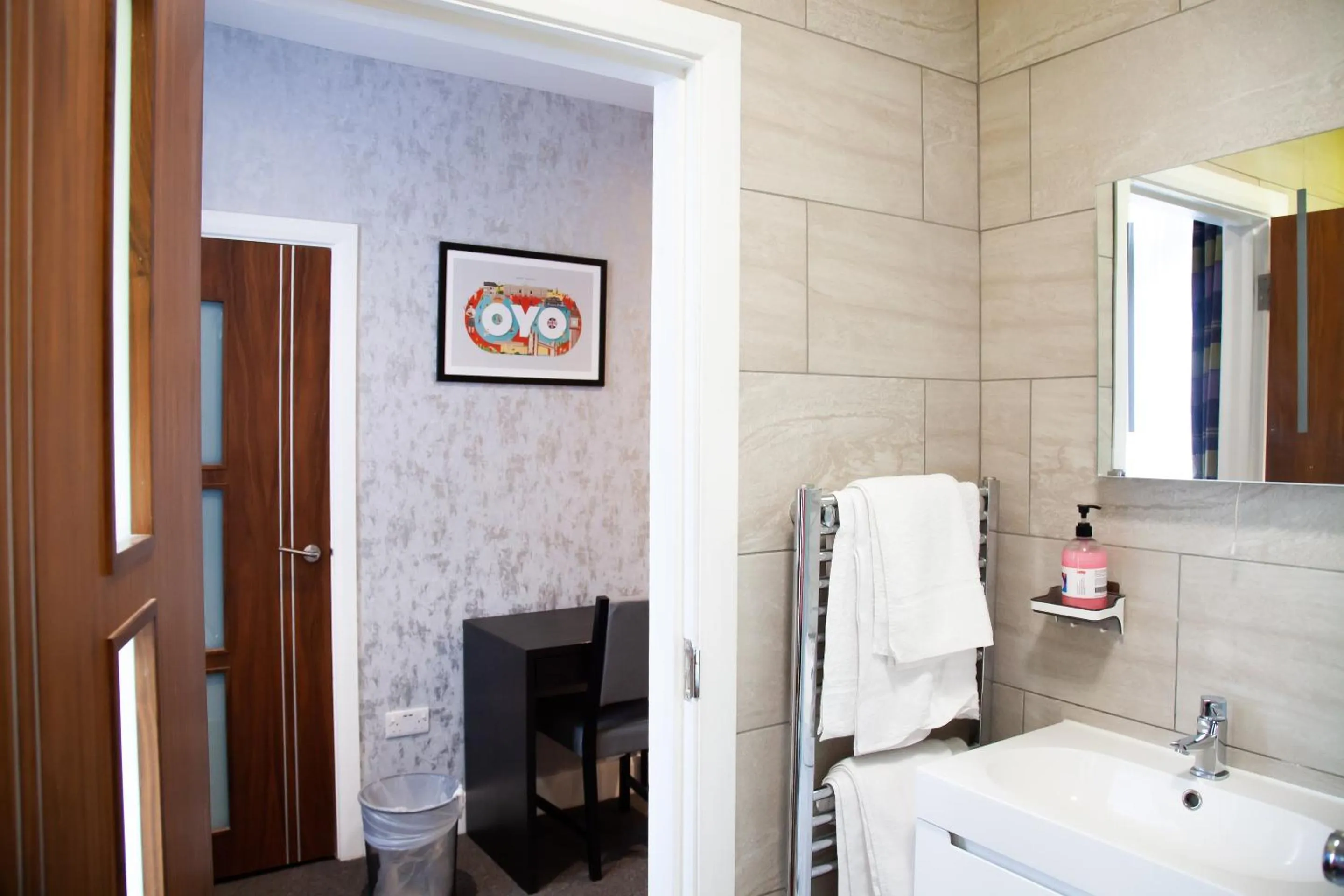 Bathroom in OYO The Arch, Wembly Stadium