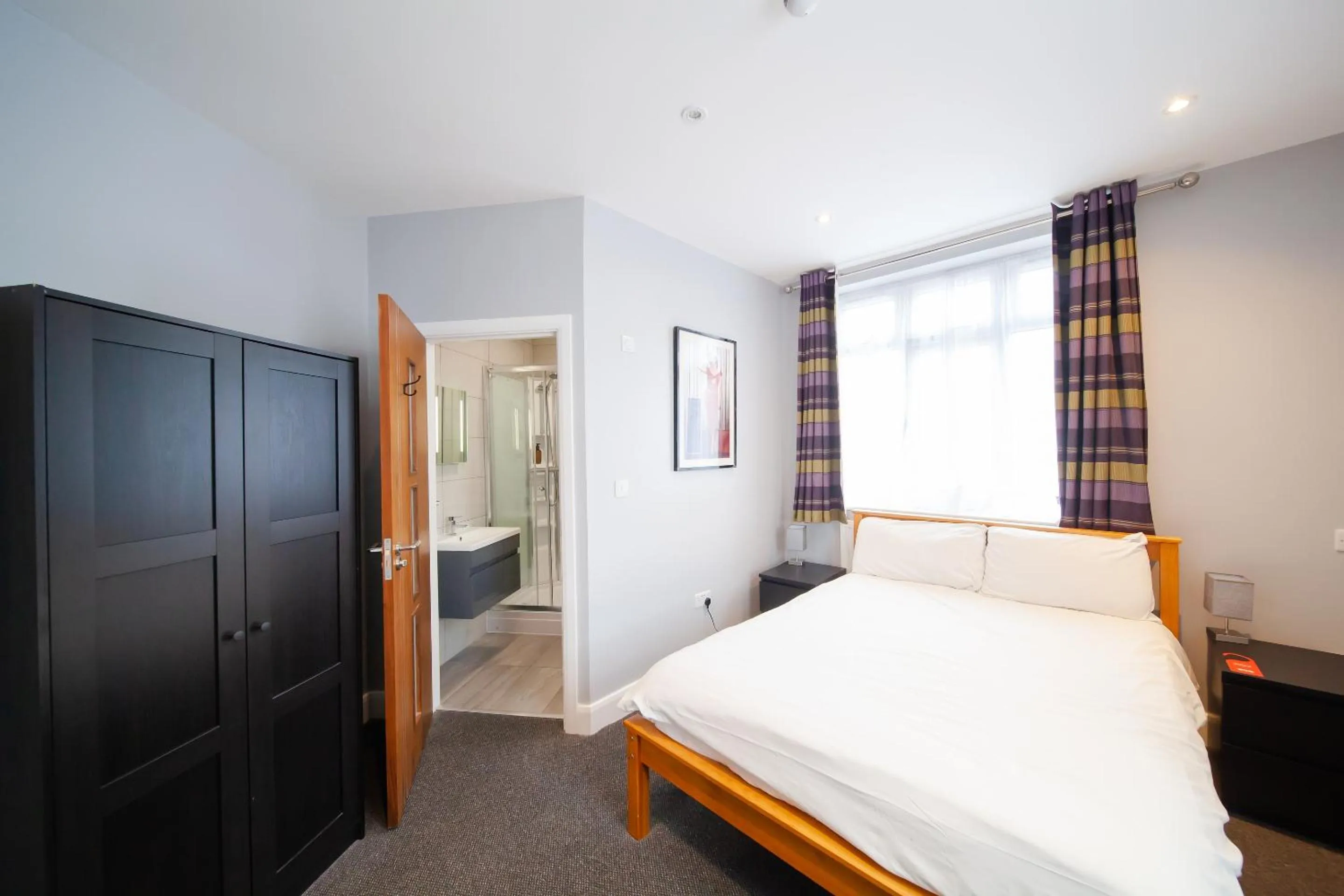 Bedroom, Bed in OYO The Arch, Wembly Stadium