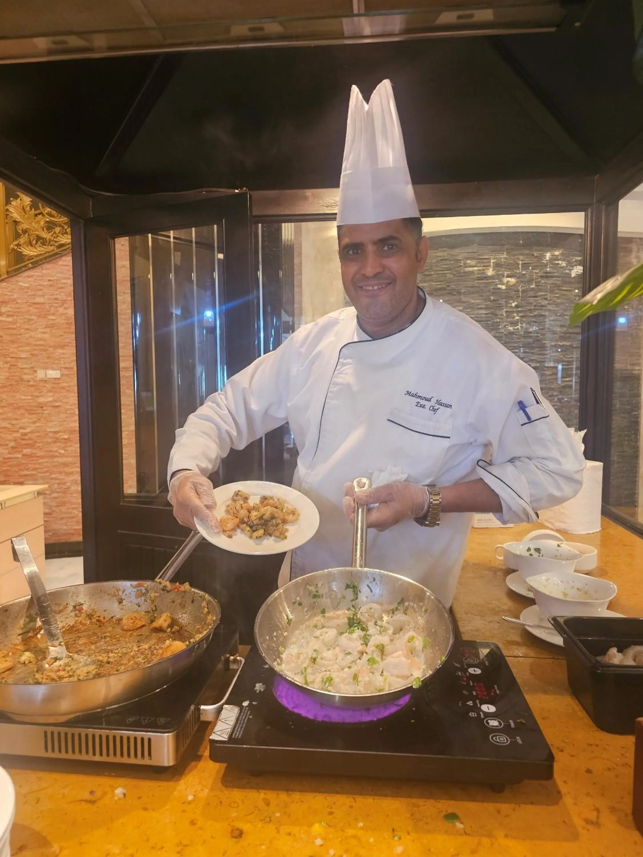 Restaurant/places to eat in Red Castle Hotel