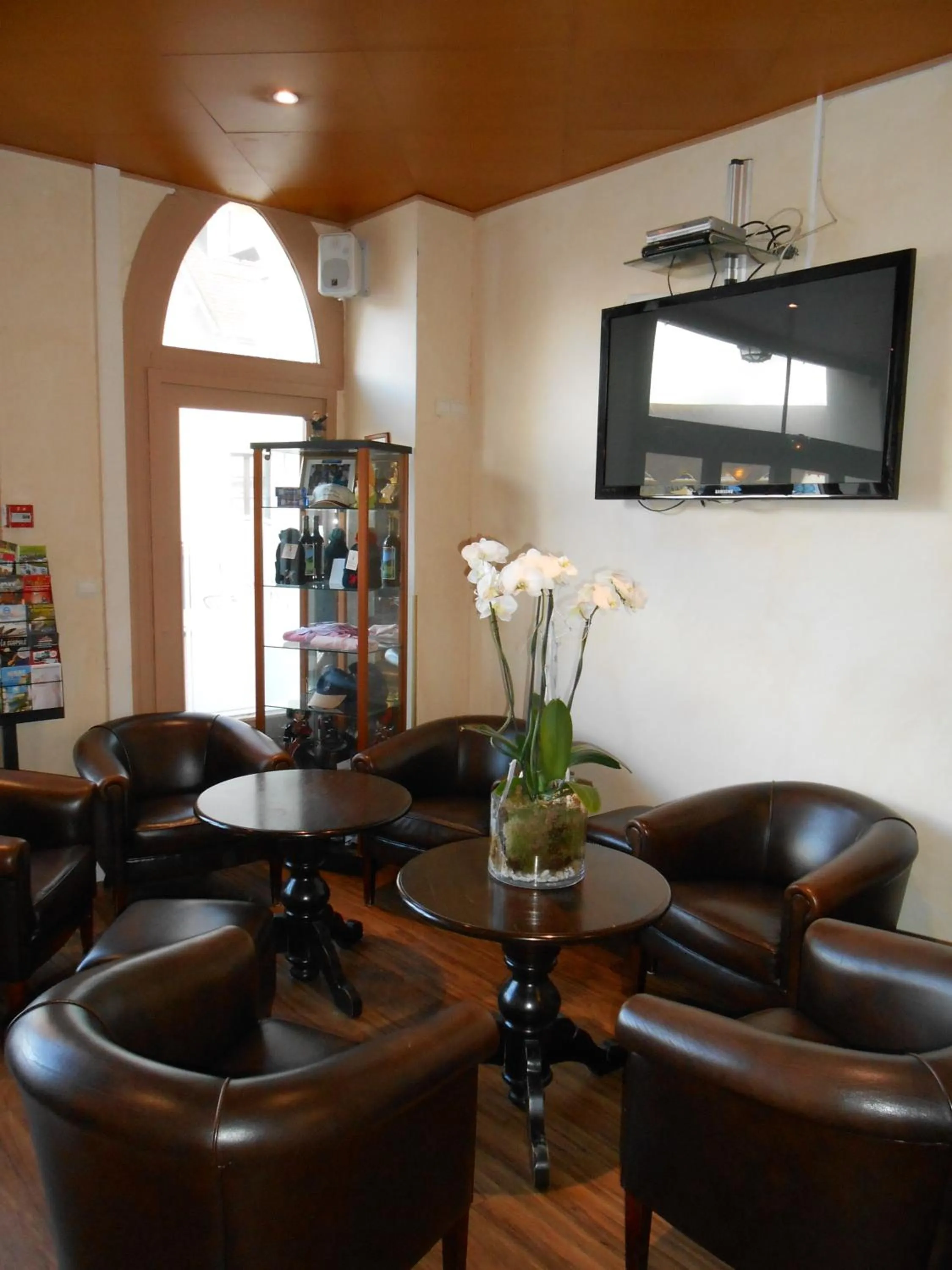 Lounge or bar in Hôtel Le Caddy