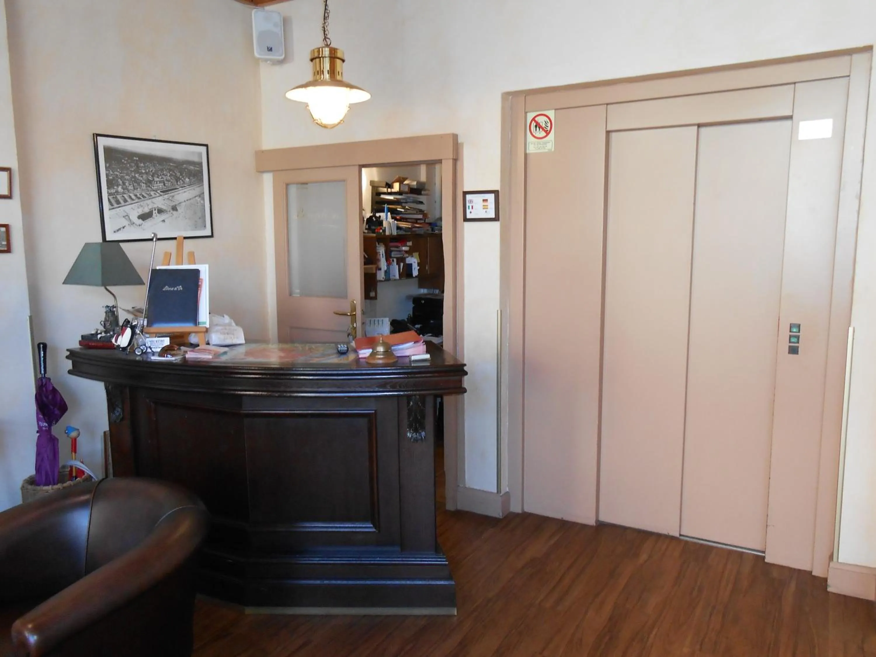 Lobby or reception in Hôtel Le Caddy