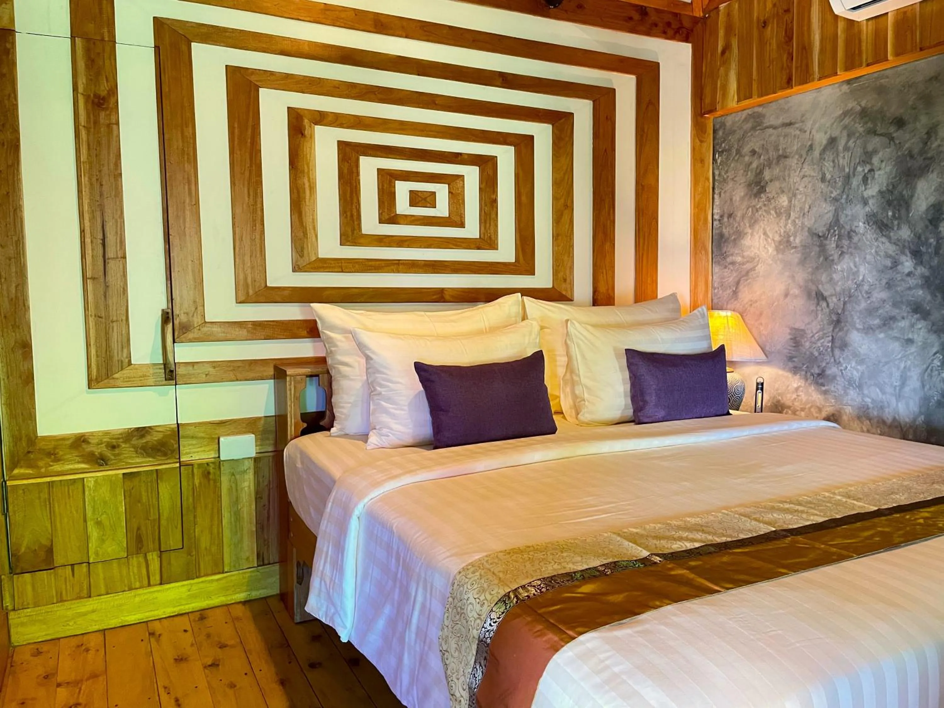 Bed in Phi Phi Phu Chalet Resort