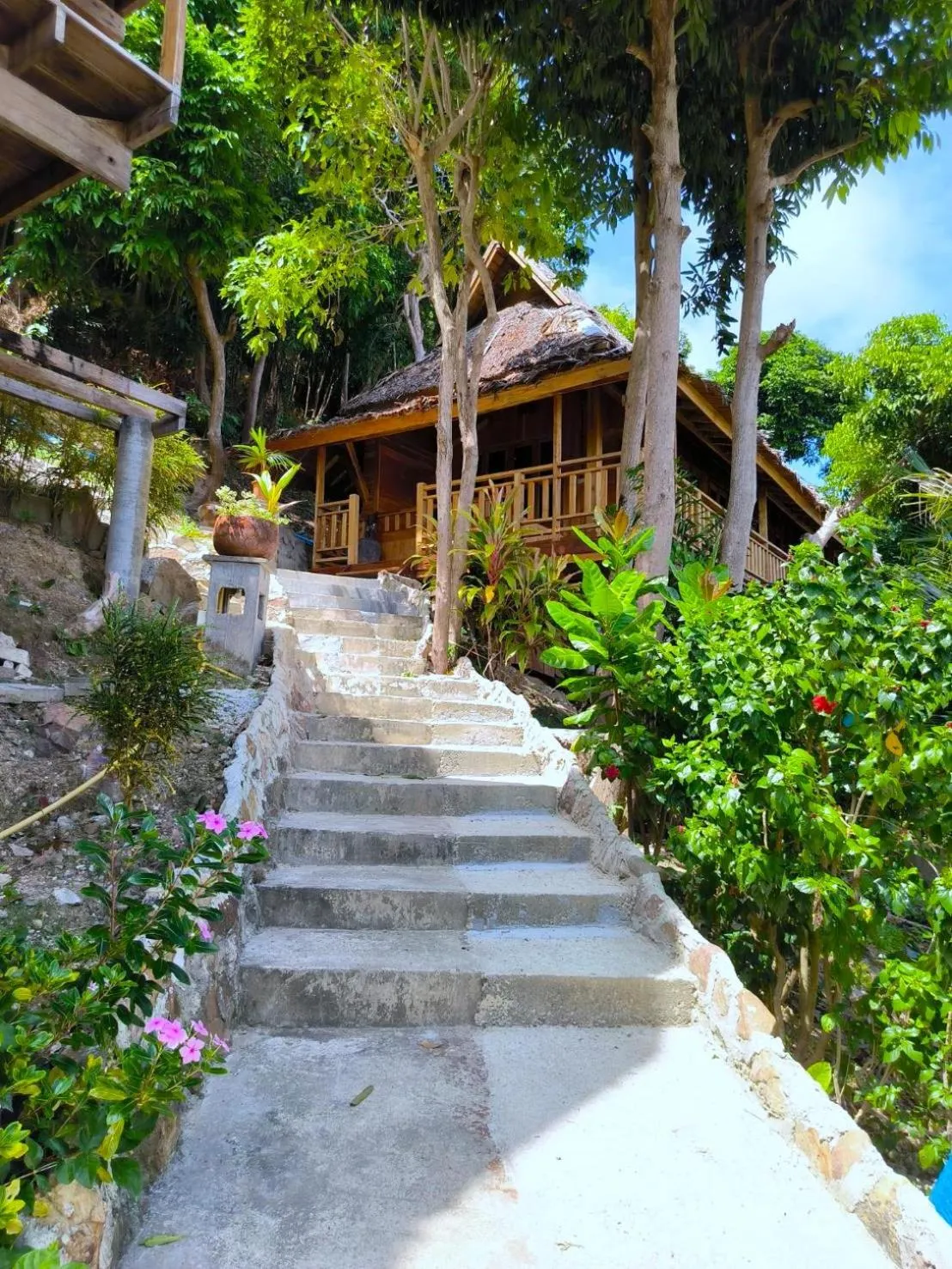 Garden in Phi Phi Phu Chalet Resort