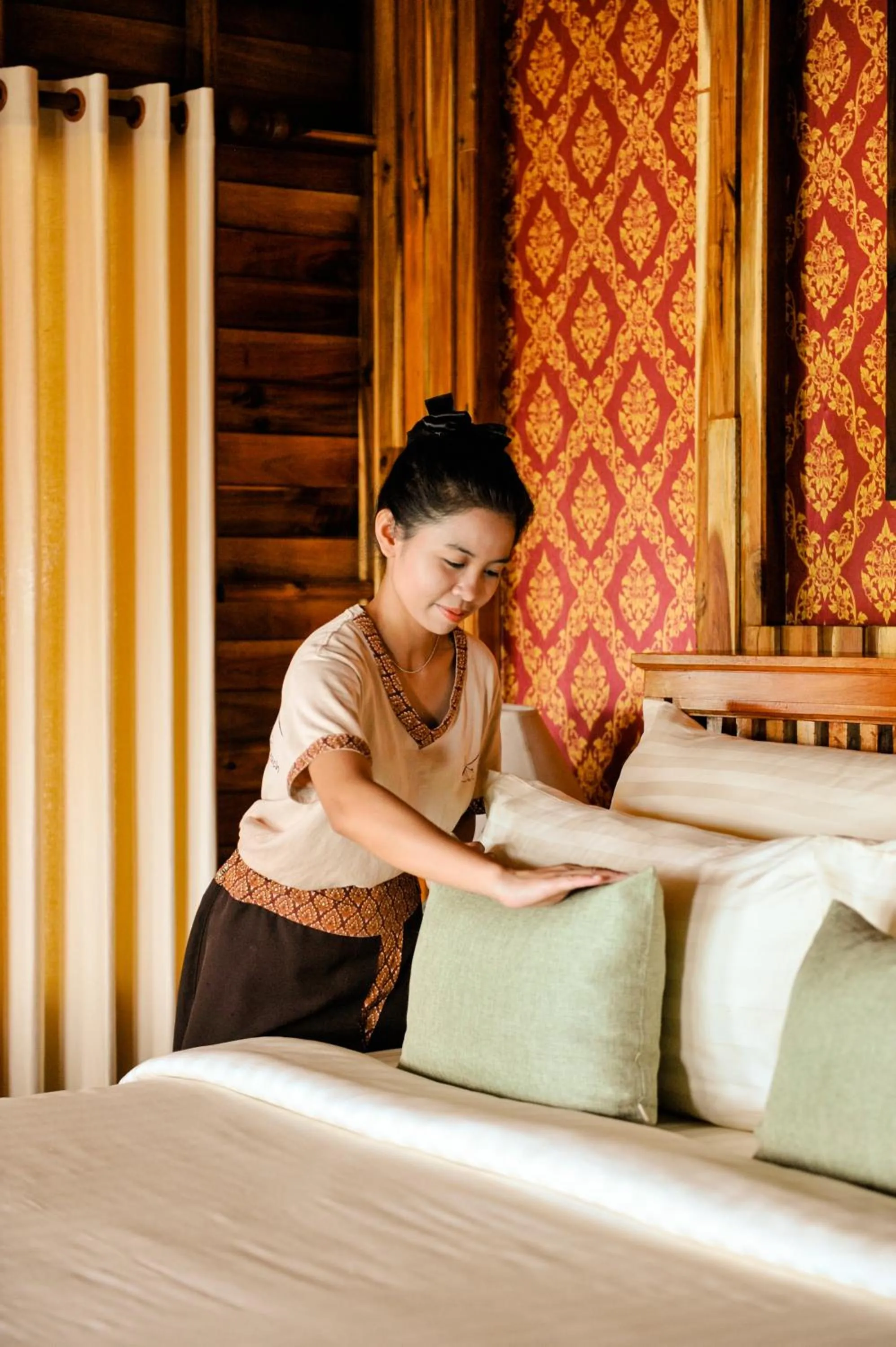 Bed in Phi Phi Phu Chalet Resort