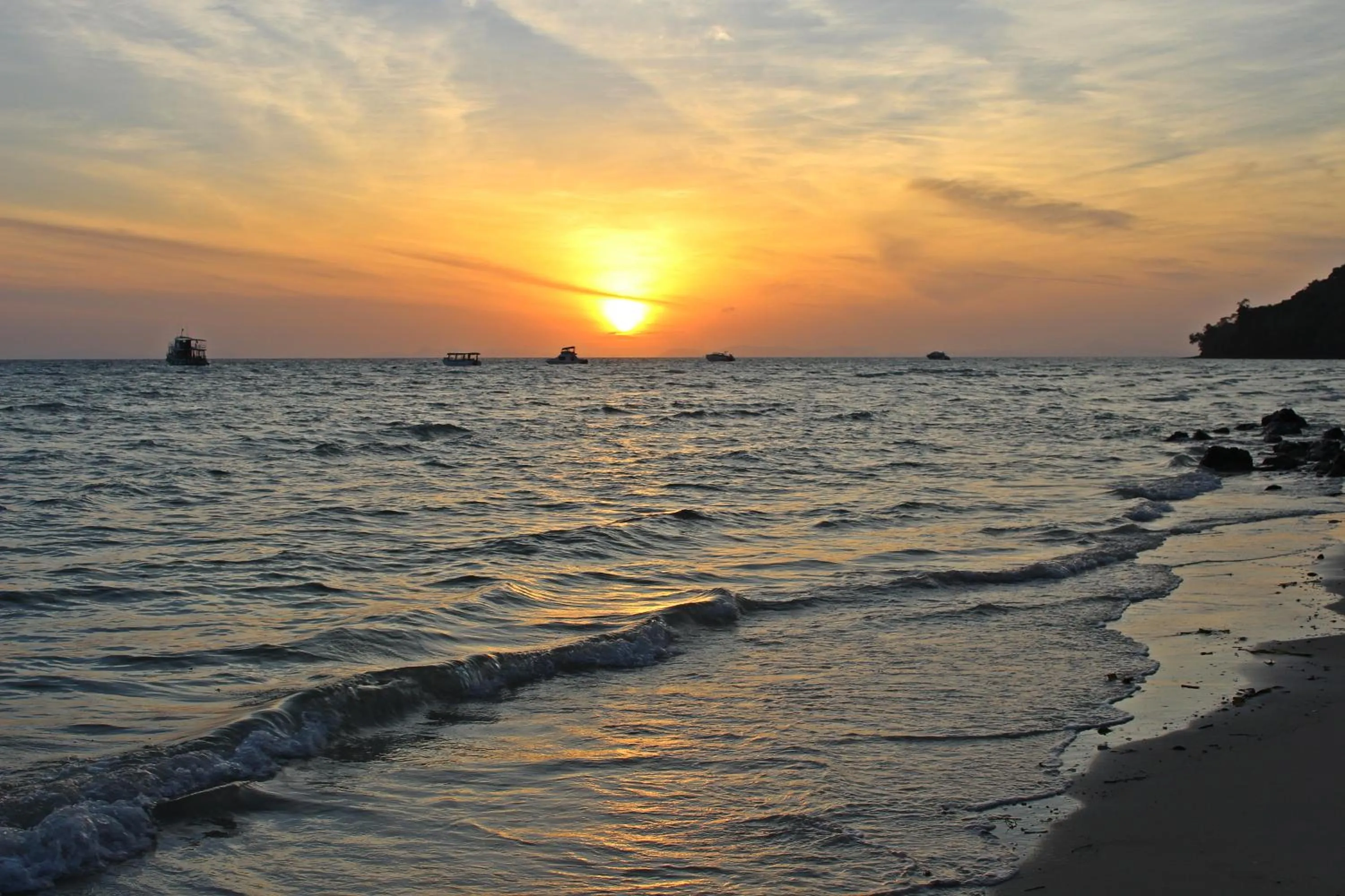 Sunrise in Phi Phi Phu Chalet Resort