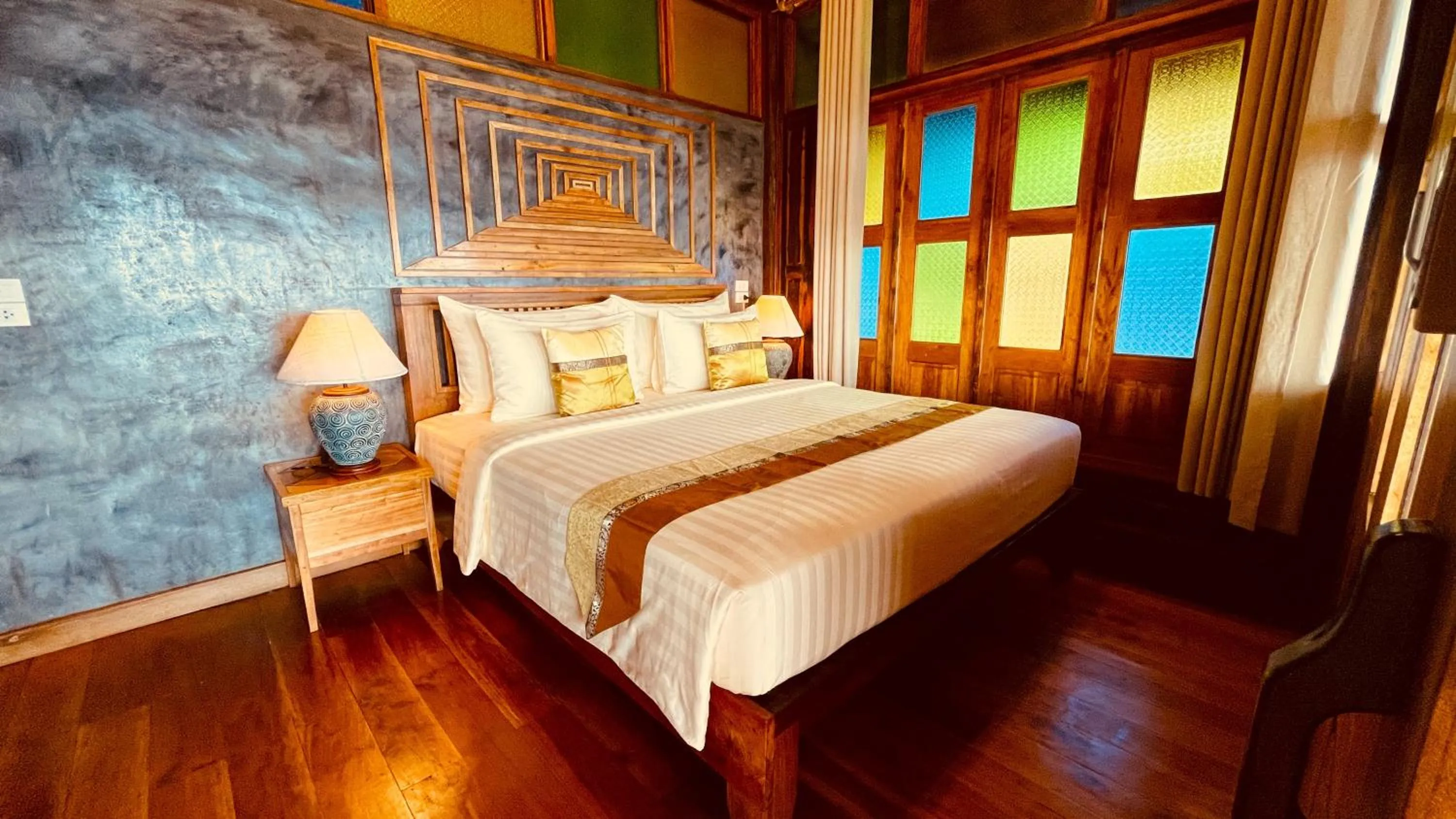 Photo of the whole room, Bed in Phi Phi Phu Chalet Resort