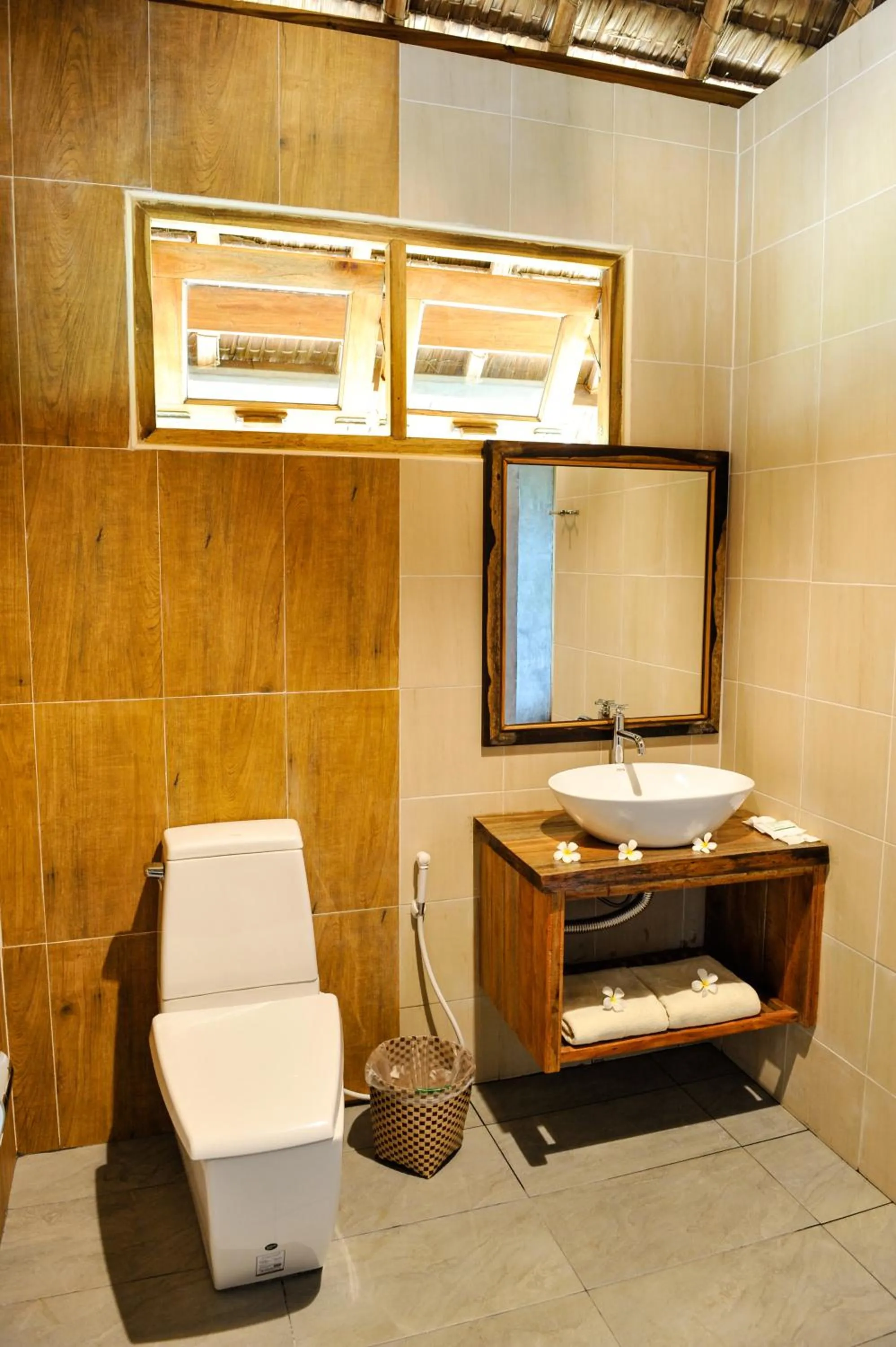Bathroom in Phi Phi Phu Chalet Resort