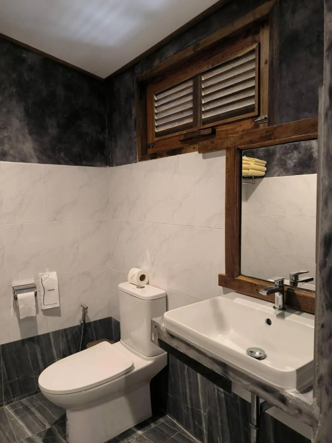 Toilet in Phi Phi Phu Chalet Resort