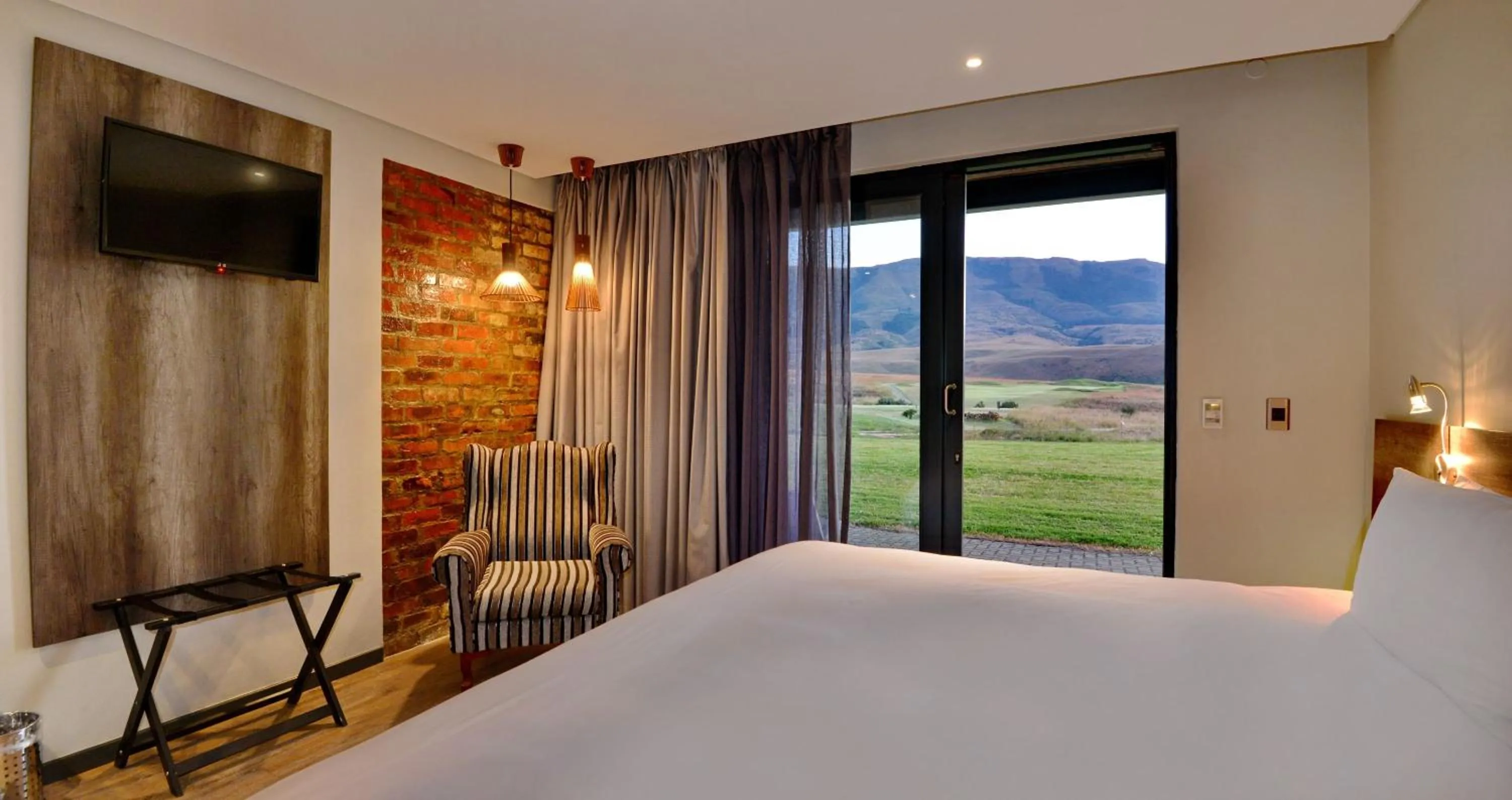 Deluxe King Room in ANEW Resort Vulintaba Newcastle