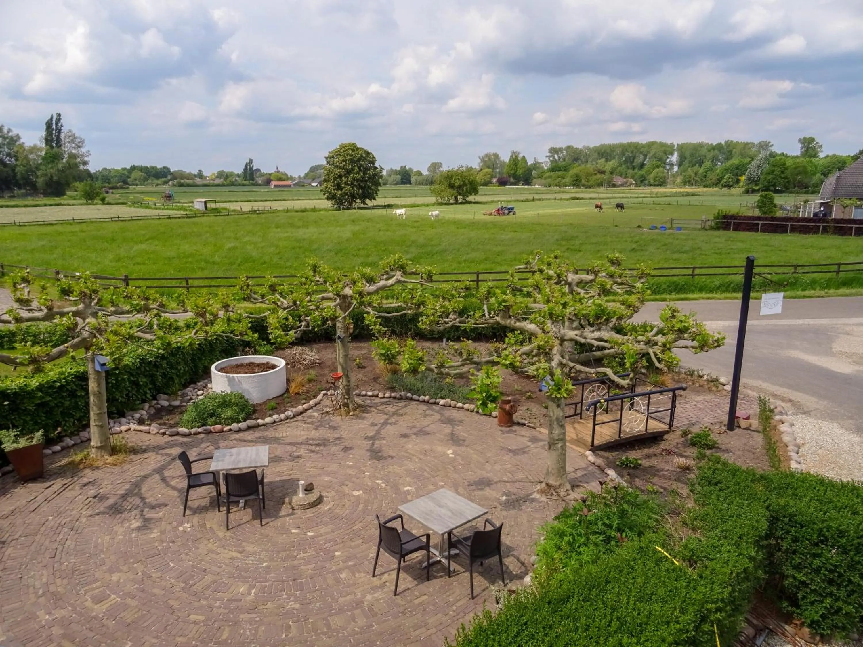 Spring in Bed and Breakfast Maas en Waal