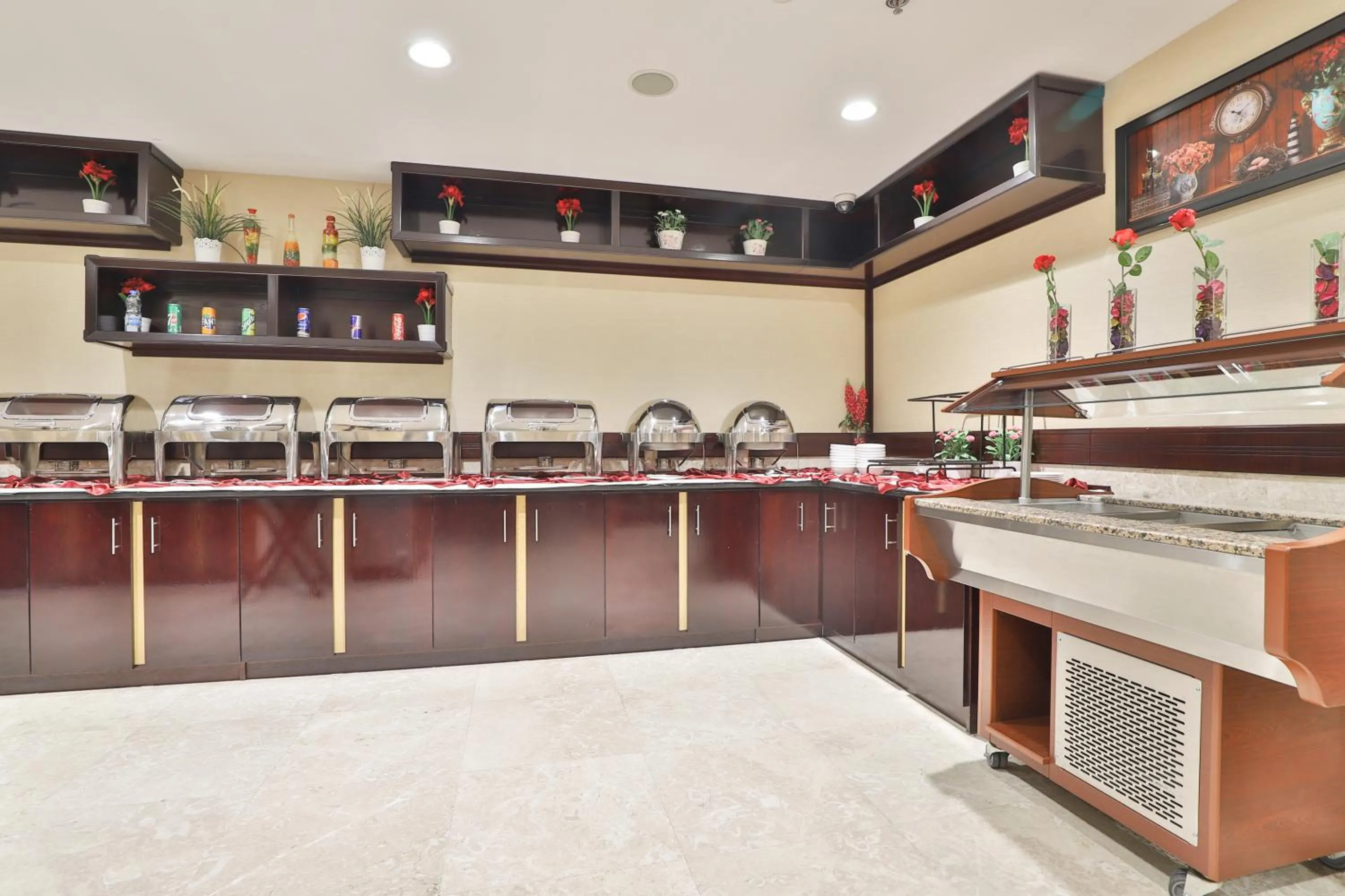 Restaurant/places to eat in Telal Hotel Apartments