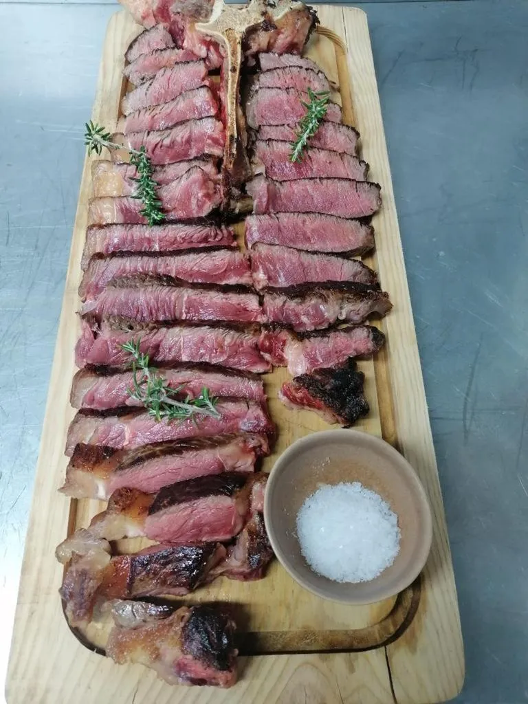 Restaurant/places to eat in Quinta do Caminho, AL