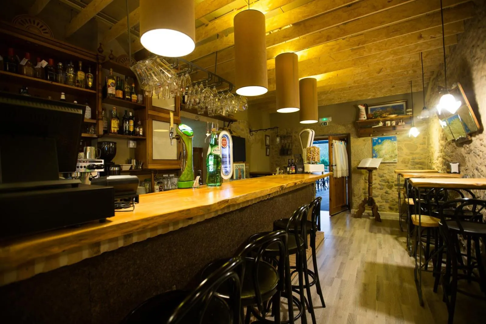 Restaurant/places to eat in Quinta do Caminho, AL