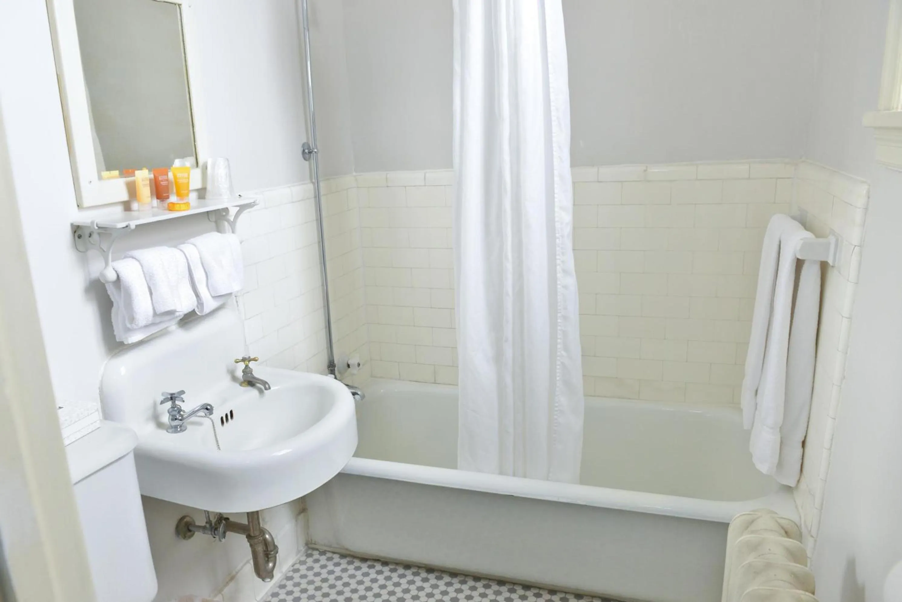 Bathroom in Penn Wells Hotel