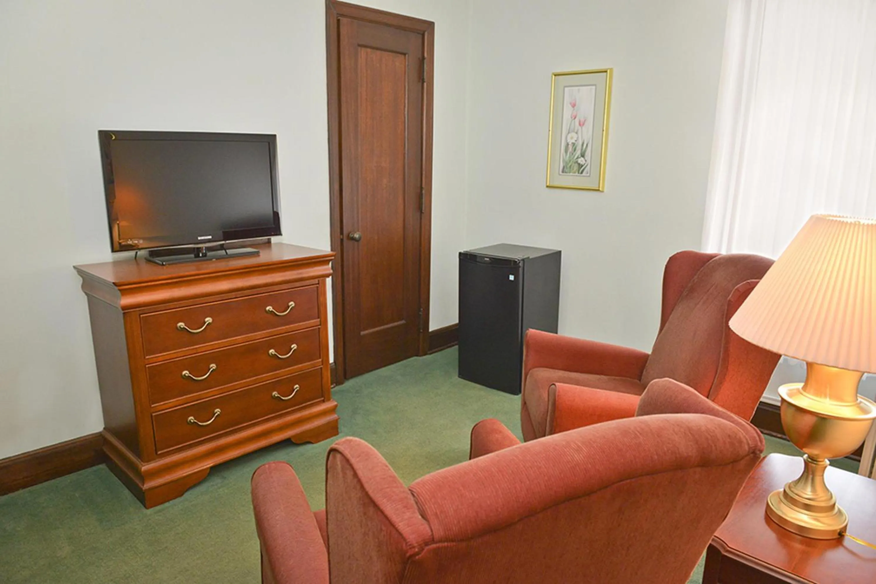 Living room in Penn Wells Hotel