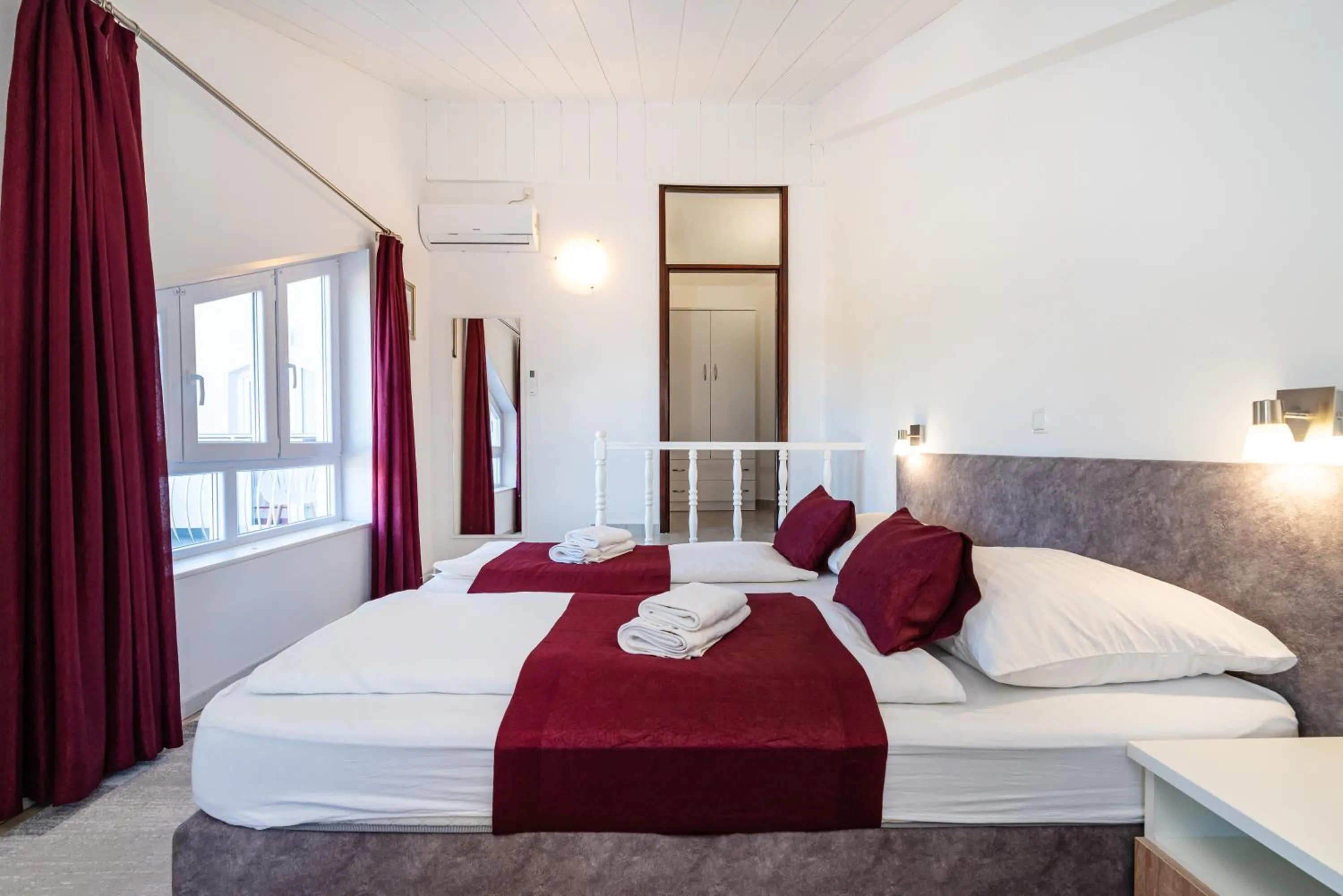Property building, Bed in Hotel Vicko