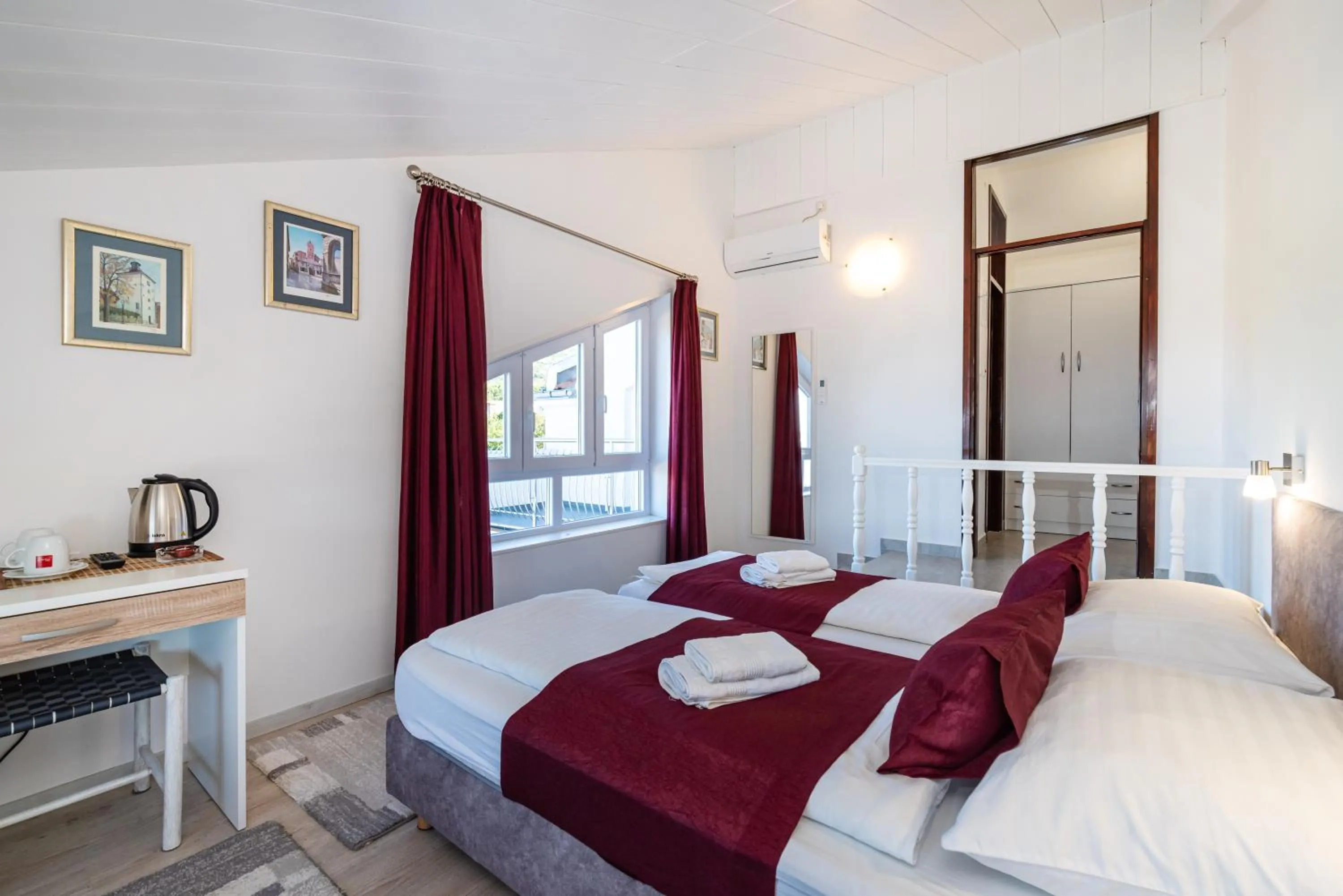 Property building, Bed in Hotel Vicko