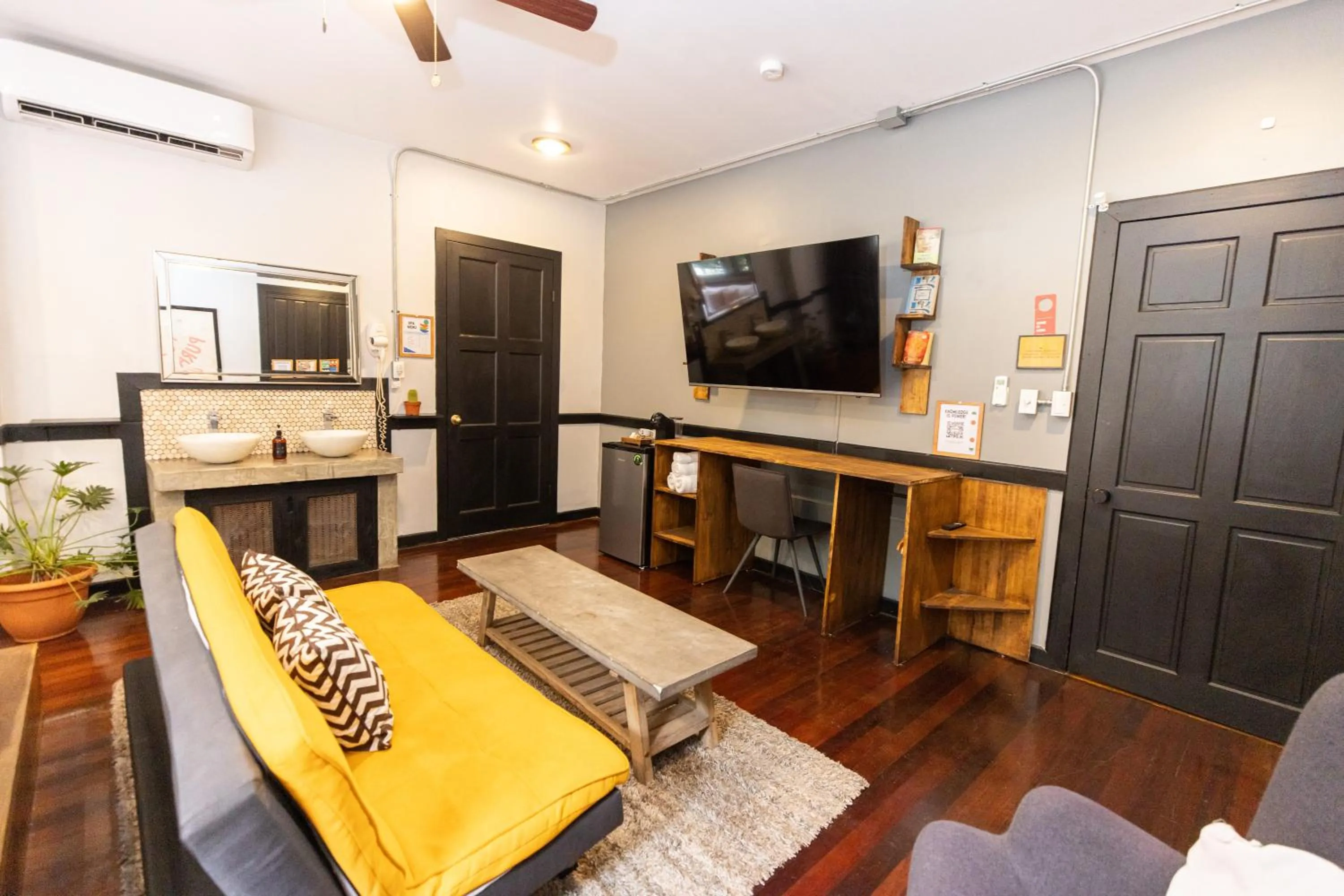 TV and multimedia in Selina San Jose