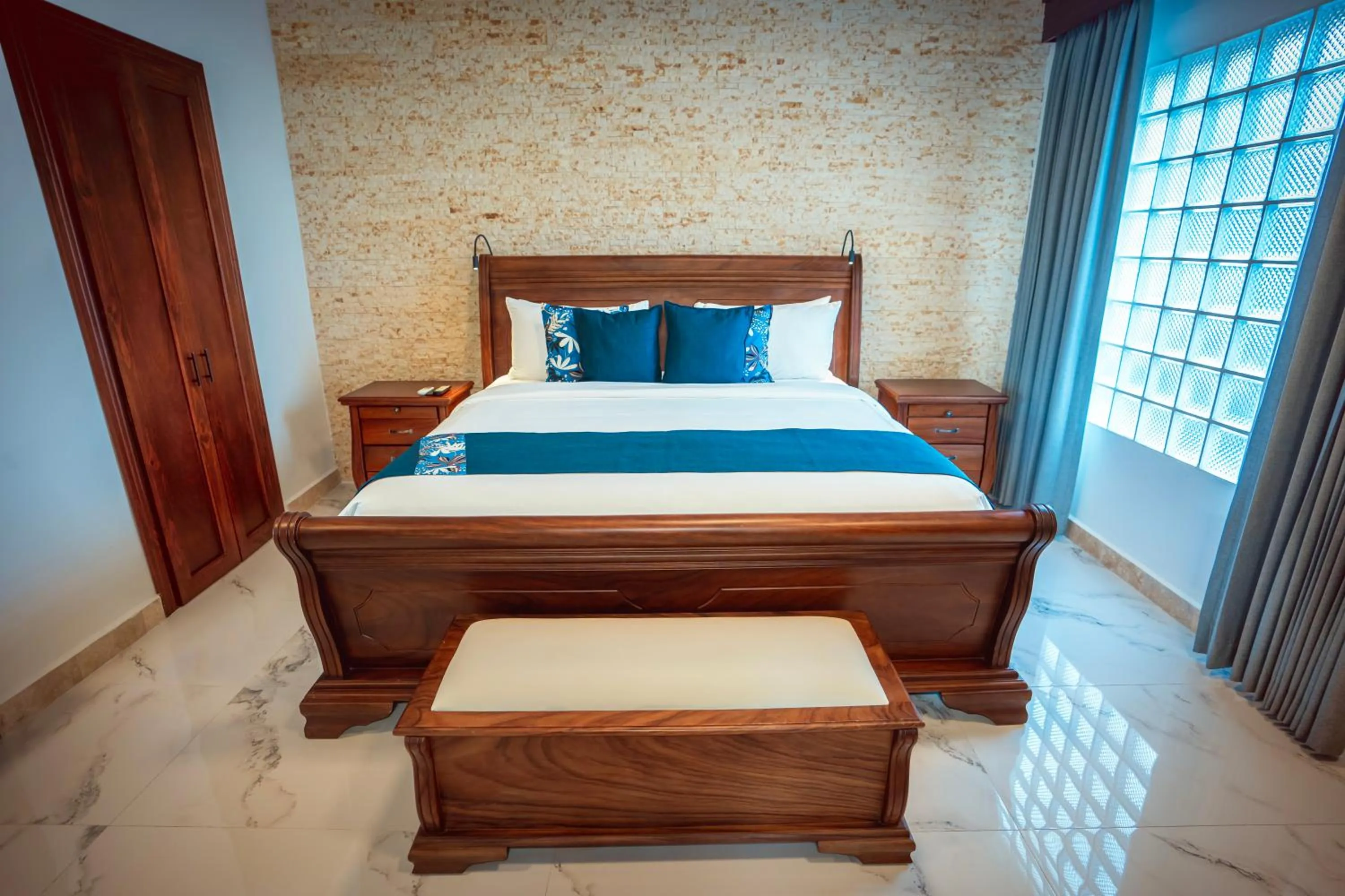 Bed in Paradise Hot Springs - Thermal Water & Volcano Views