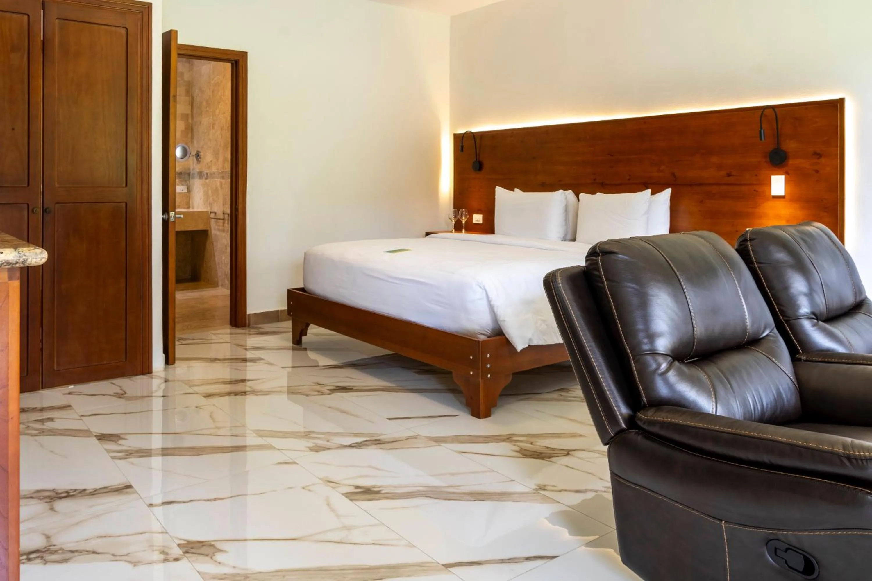 Bed in Paradise Hot Springs - Thermal Water & Volcano Views