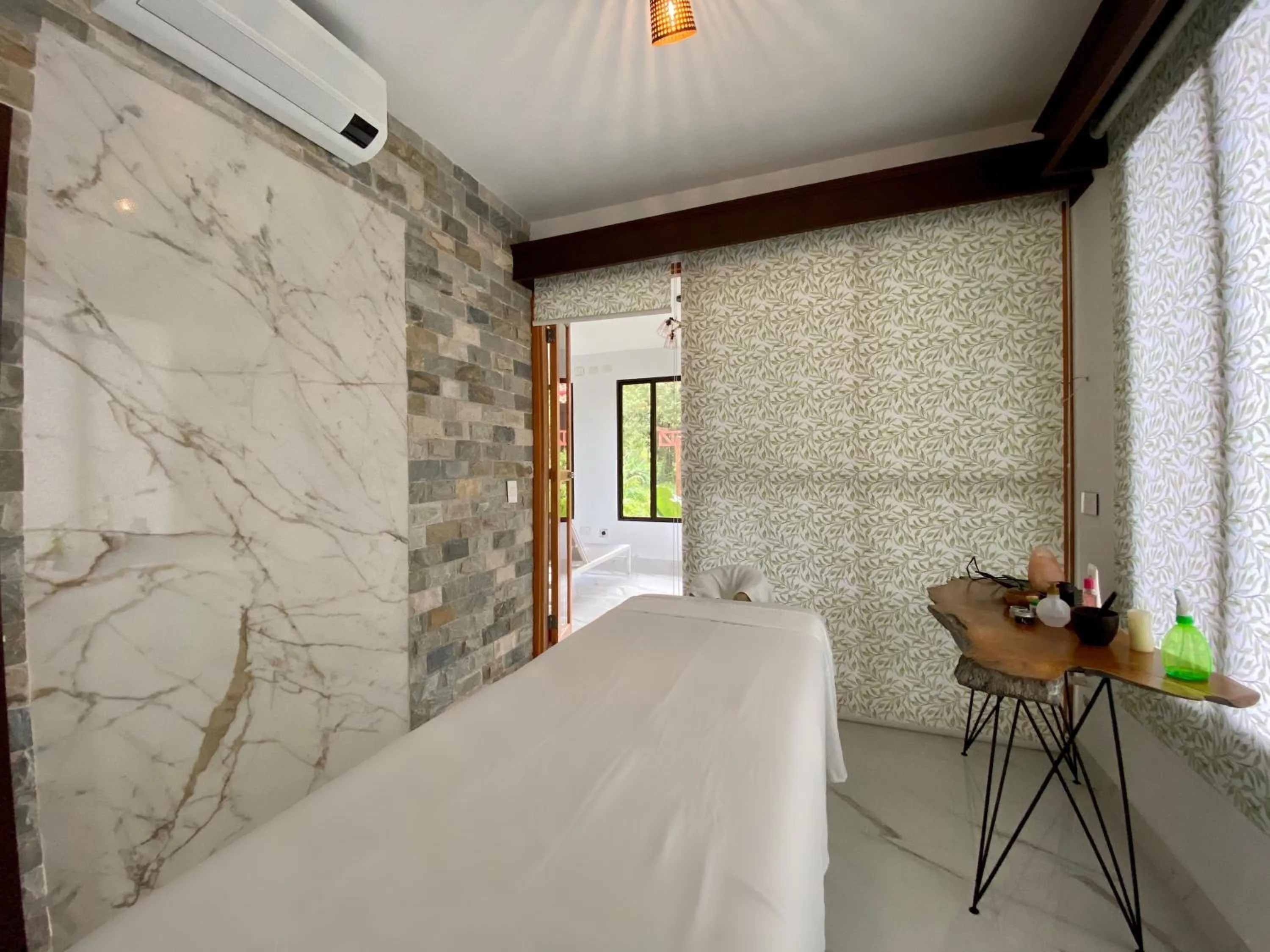 Spa and wellness centre/facilities, Bed in Paradise Hot Springs - Thermal Water & Volcano Views