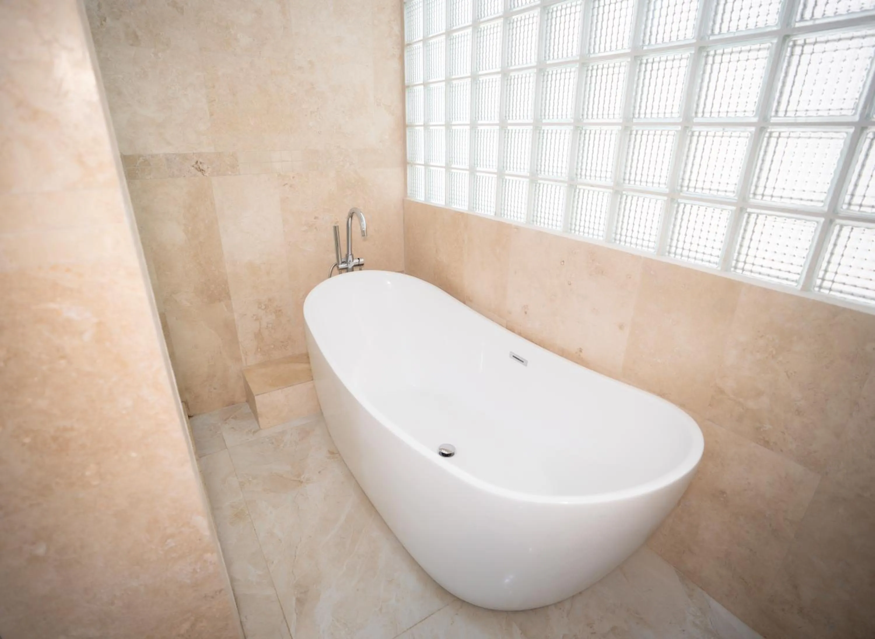 Shower in Paradise Hot Springs - Thermal Water & Volcano Views