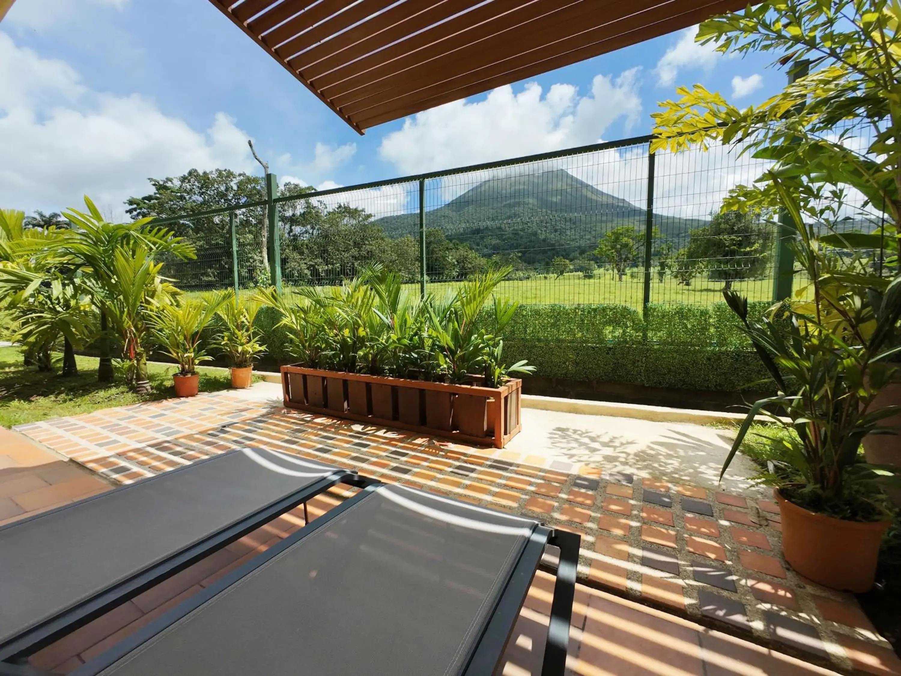 VERANERA Romantic Suite, 1 King Bed, Jetted Tub, Garden Area in Paradise Hot Springs - Thermal Water & Volcano Views VERANERA Romantic Suite, 1 King Bed, Jetted Tub, Garden Area in Paradise Hot Springs - Thermal Water & Volcano Views