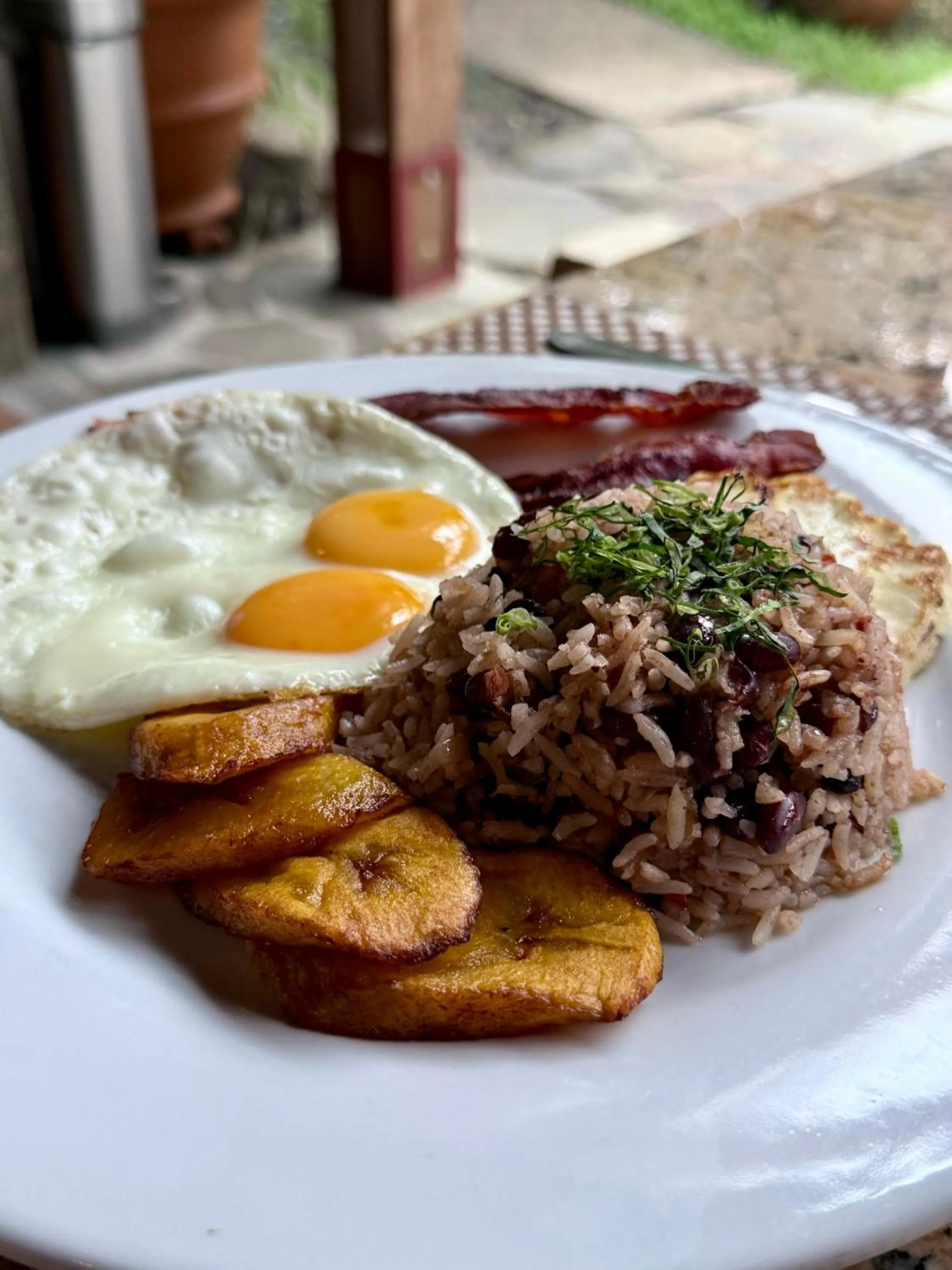 Breakfast in Paradise Hot Springs - Thermal Water & Volcano Views