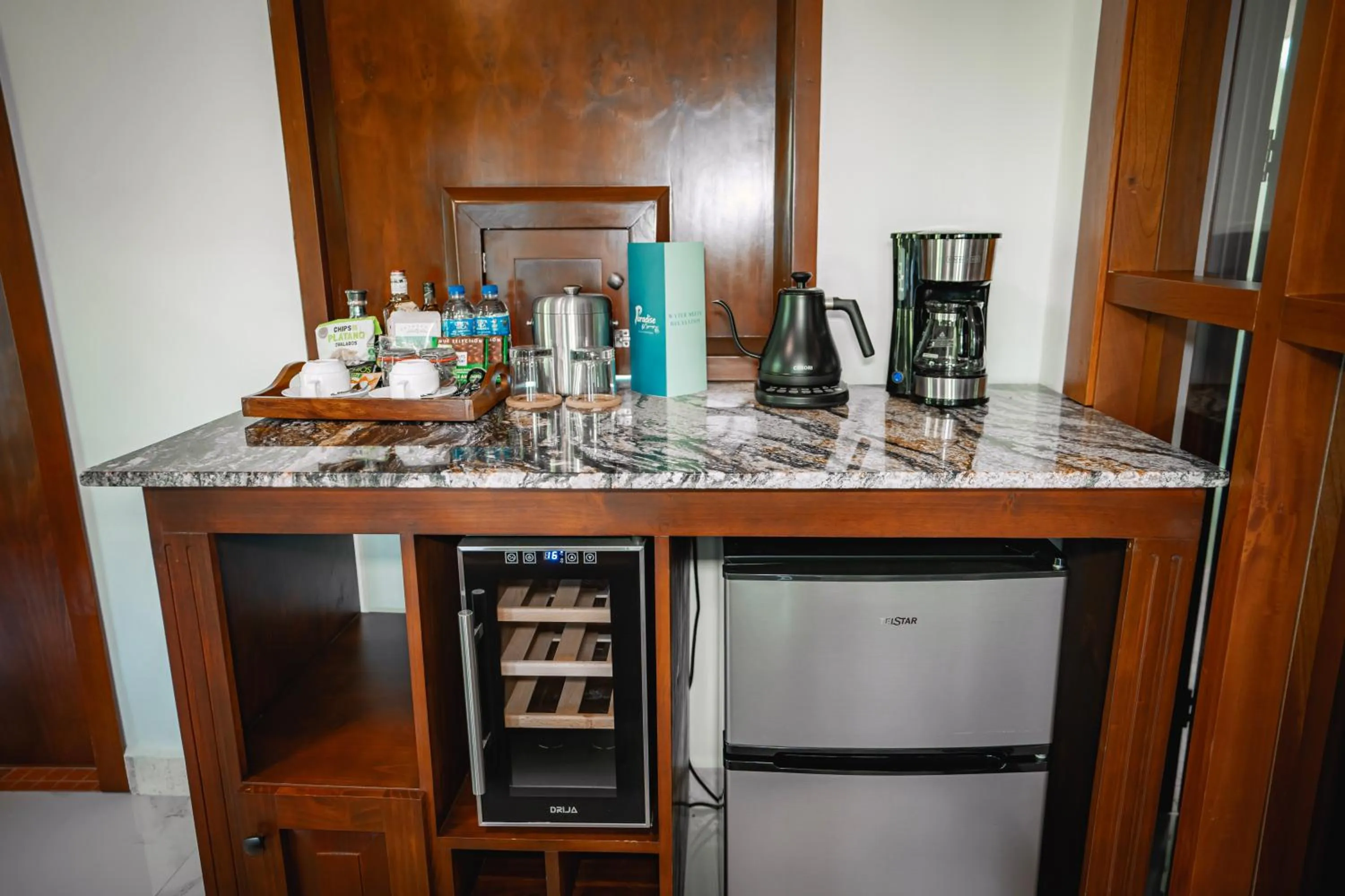 Coffee/tea facilities in Paradise Hot Springs - Thermal Water & Volcano Views