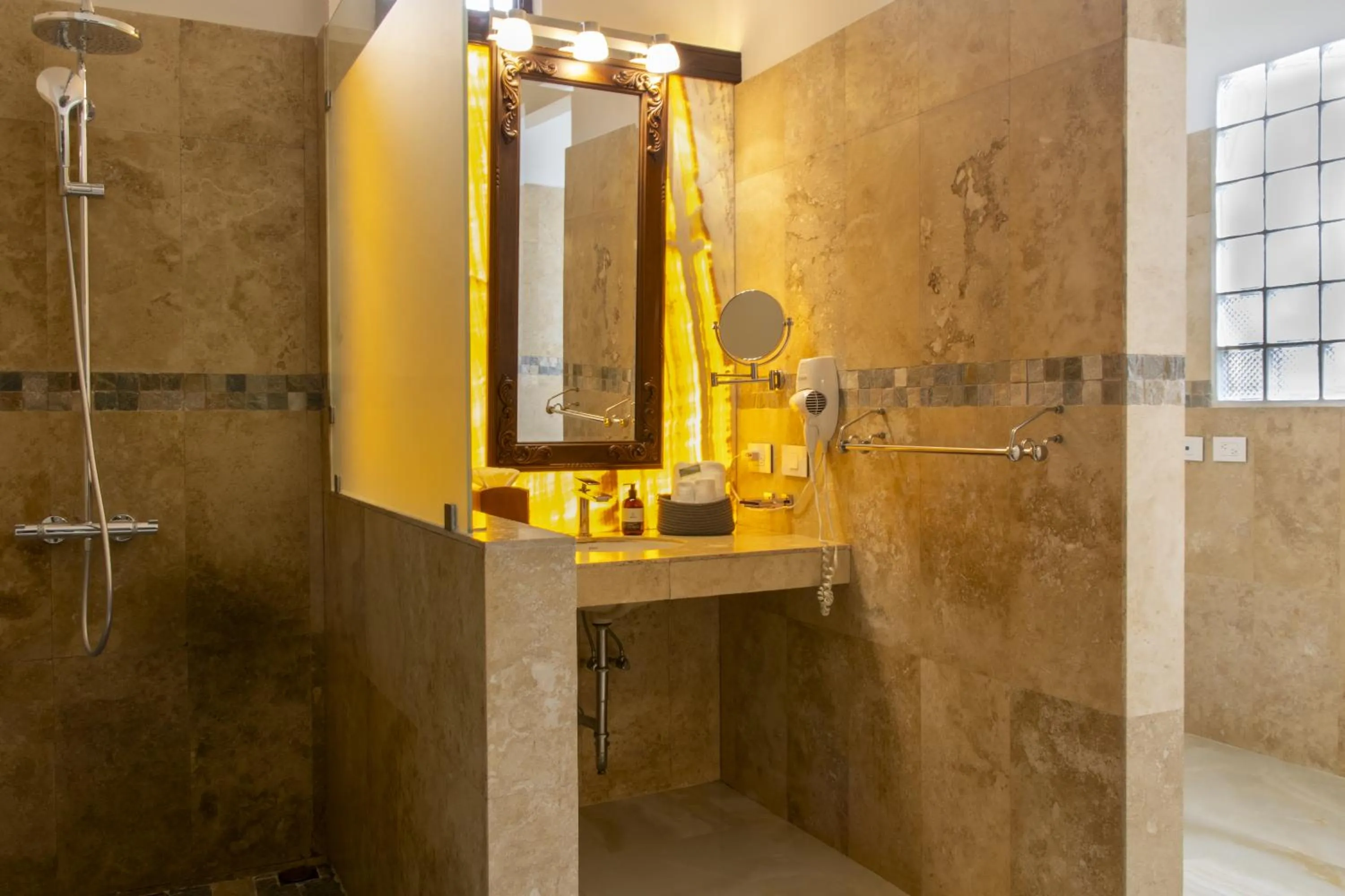 Shower in Paradise Hot Springs - Thermal Water & Volcano Views